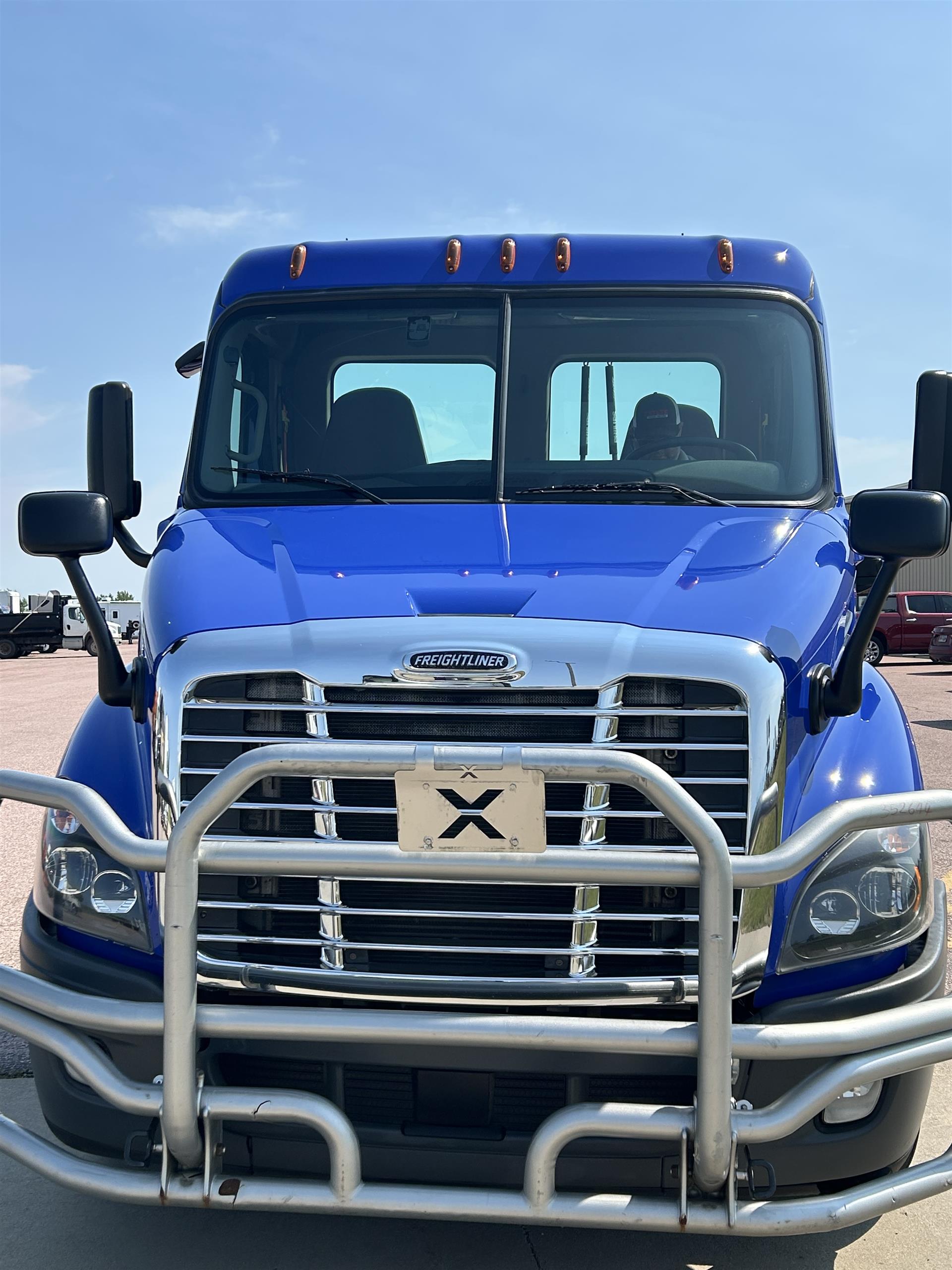 2020 Freightliner Cascadia in Sioux Falls, SD — photo 3