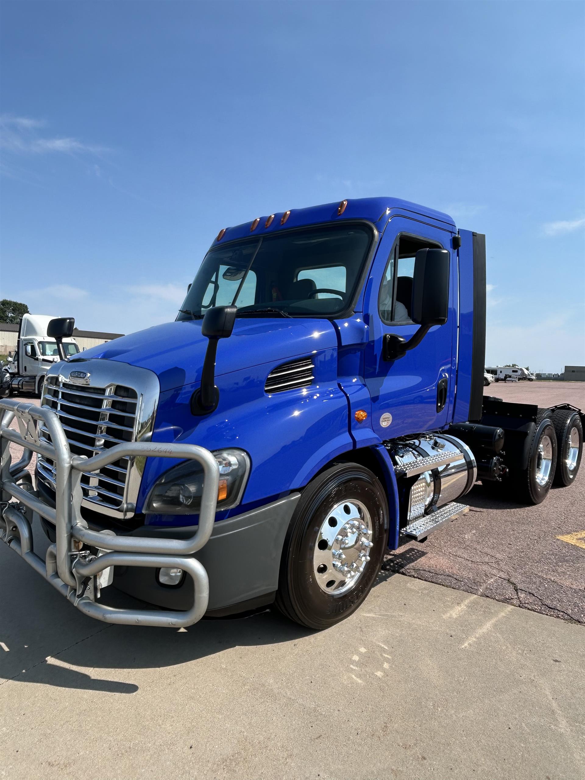 2020 Freightliner Cascadia in Sioux Falls, SD — photo 2