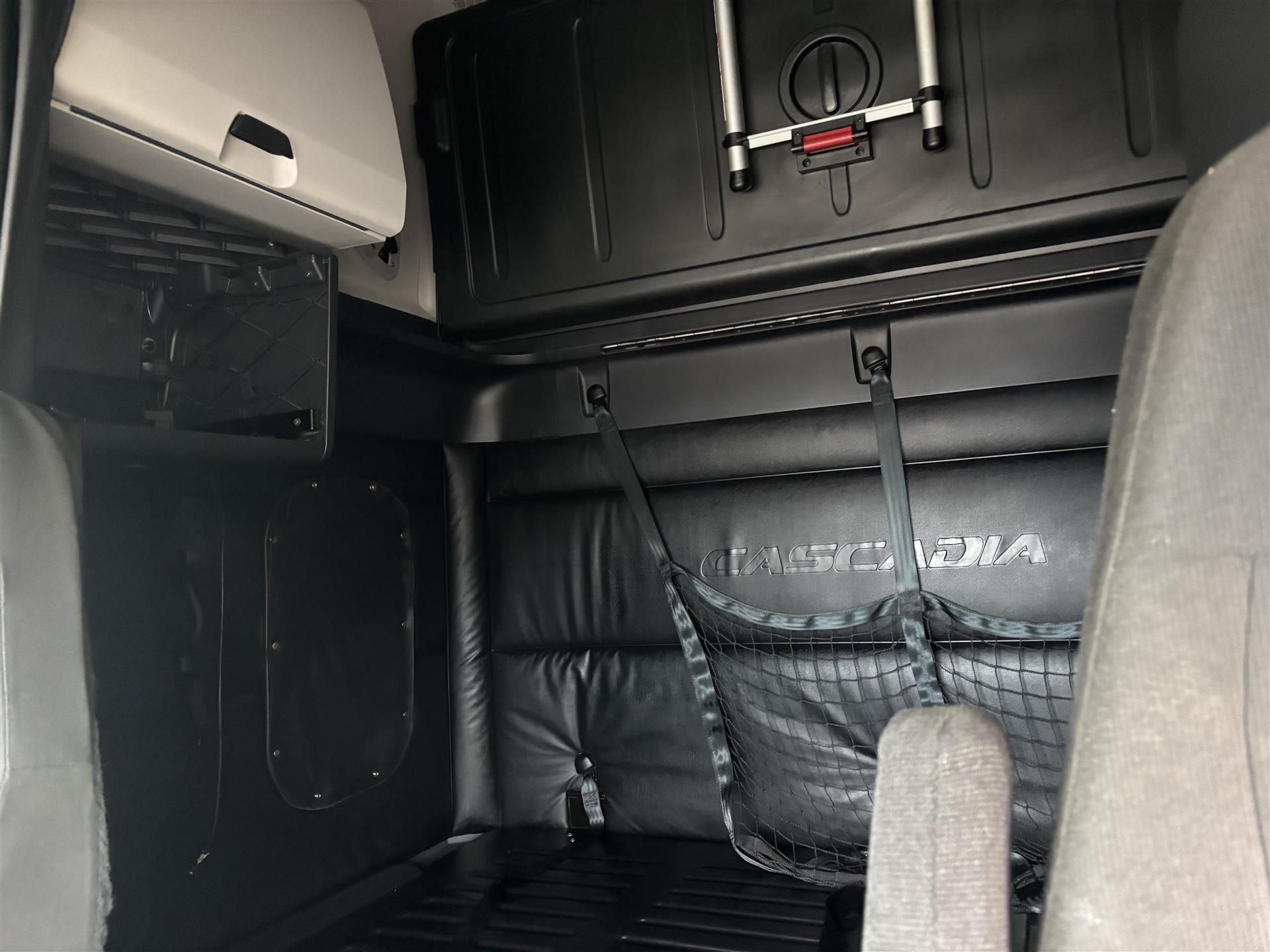 2024 Freightliner Cascadia in Inver Grove Heights, MN — photo 4