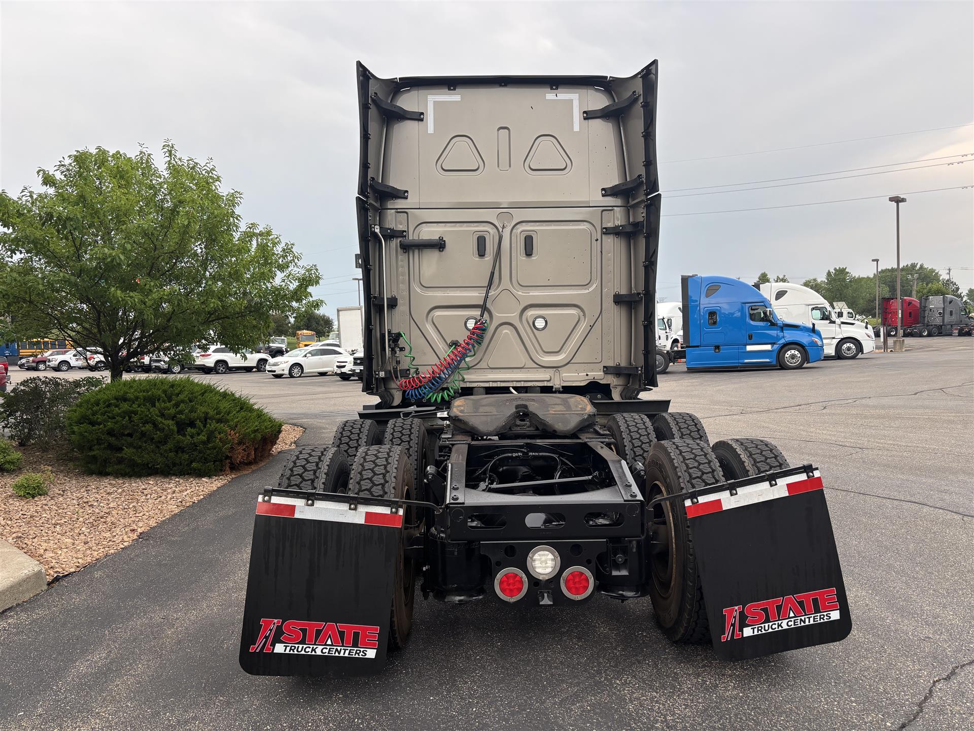 2024 Freightliner Cascadia in Inver Grove Heights, MN — photo 3