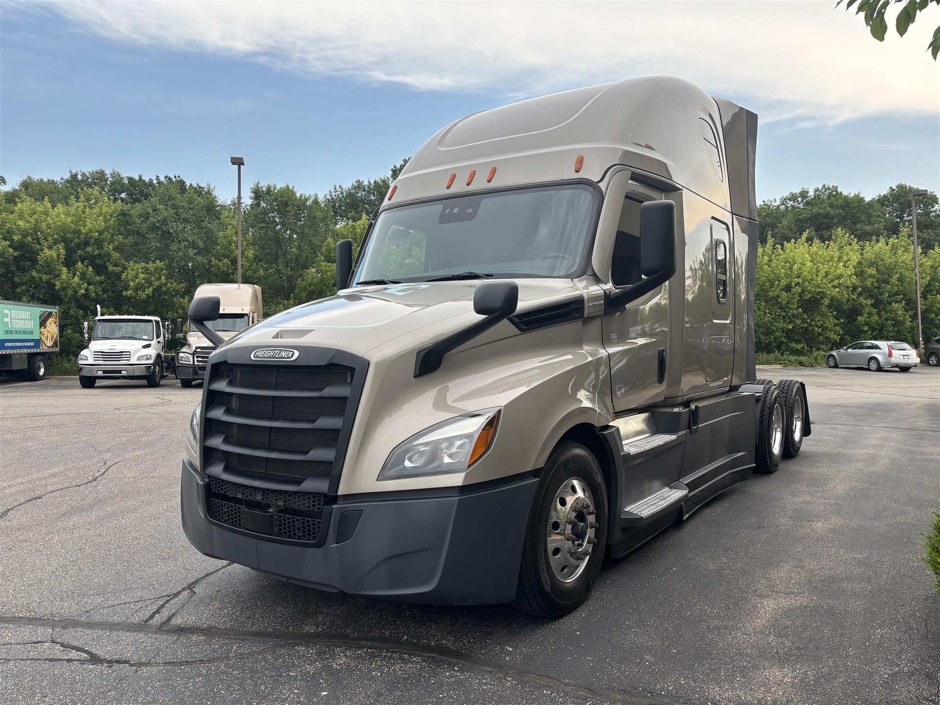 2024 Freightliner Cascadia in Inver Grove Heights, MN — photo 2