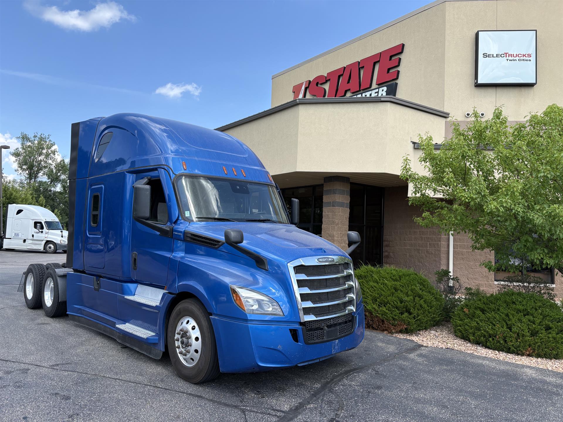 2022 Freightliner Cascadia in Inver Grove Heights, MN