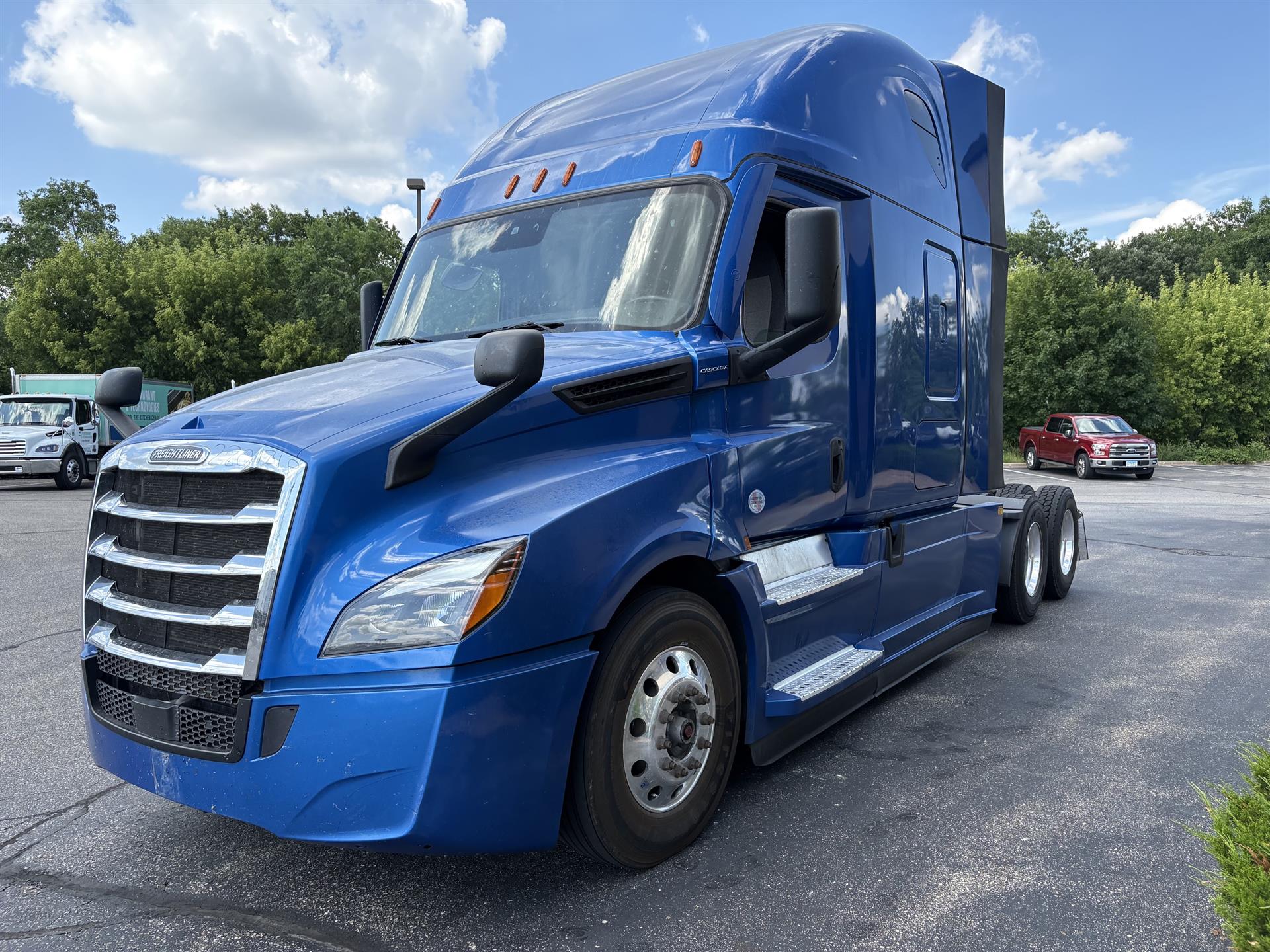 2022 Freightliner Cascadia in Inver Grove Heights, MN — photo 7