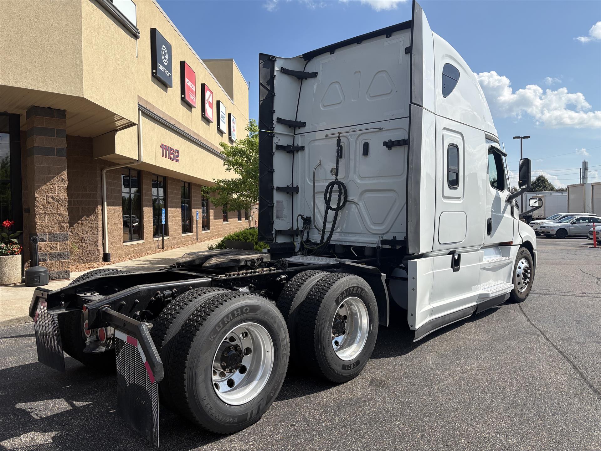 2021 Freightliner Cascadia in Inver Grove Heights, MN — photo 4
