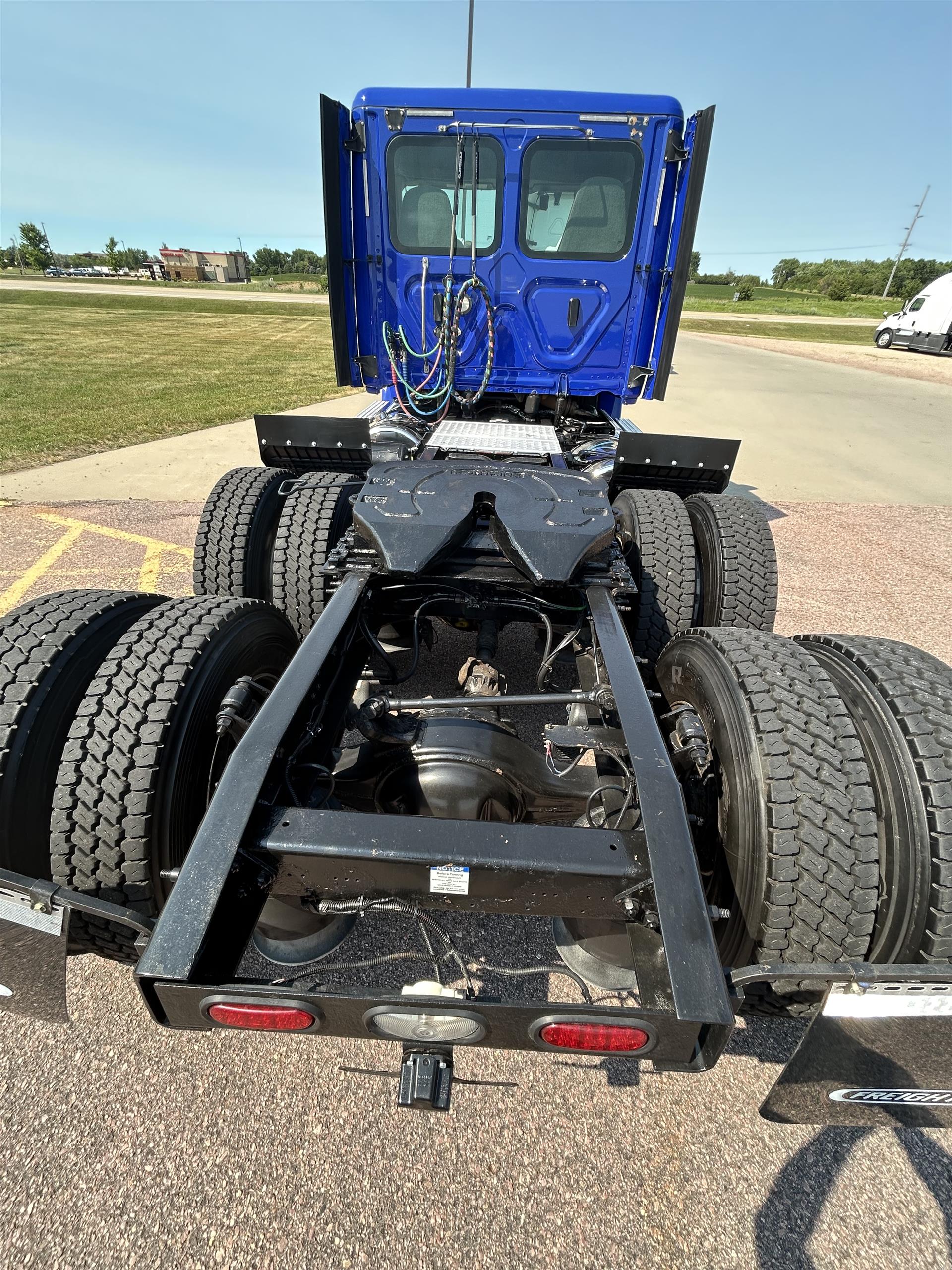 2020 Freightliner Cascadia in Sioux Falls, SD — photo 6