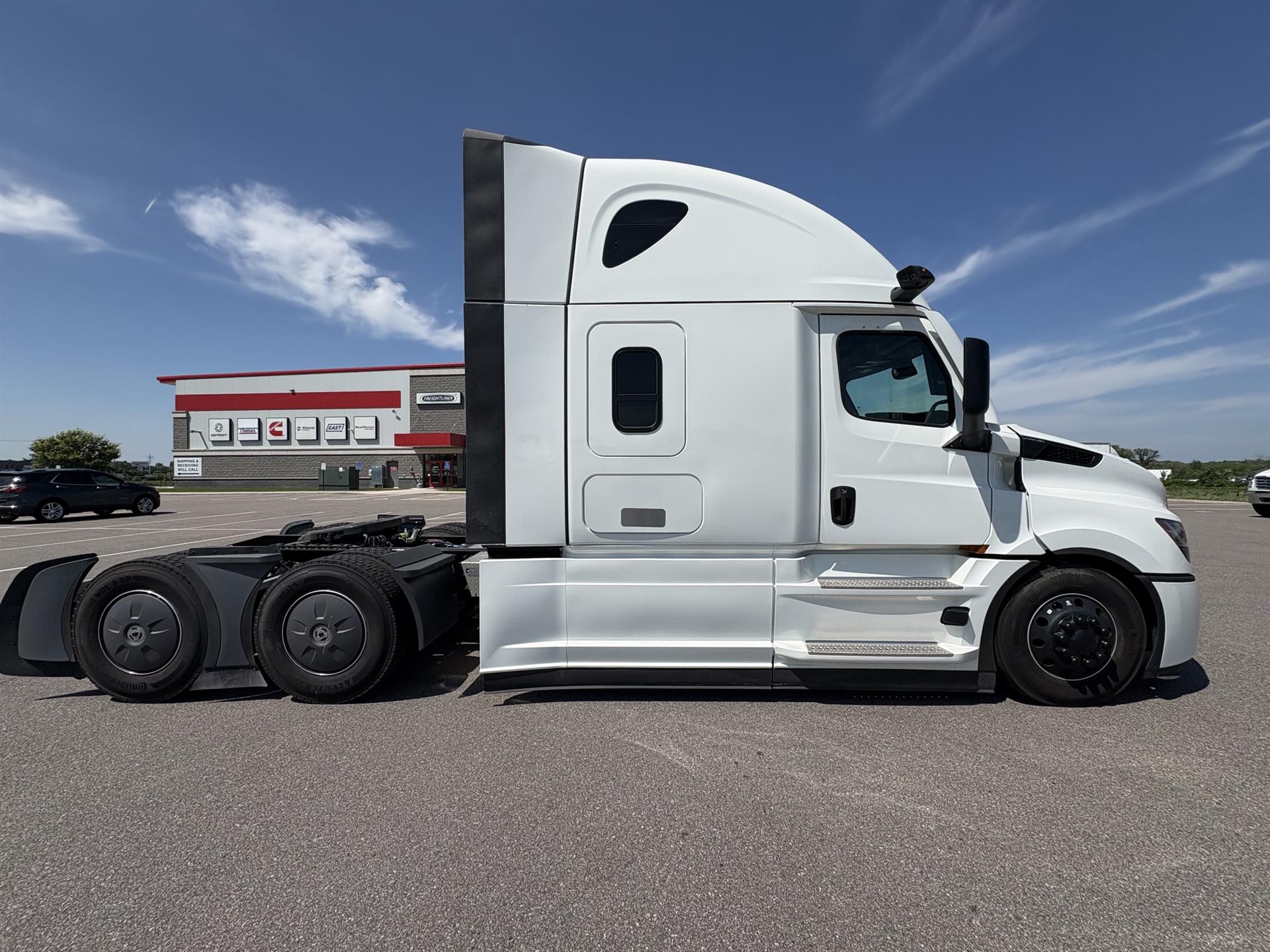 2026 Freightliner Cascadia in Inver Grove Heights, MN — photo 5