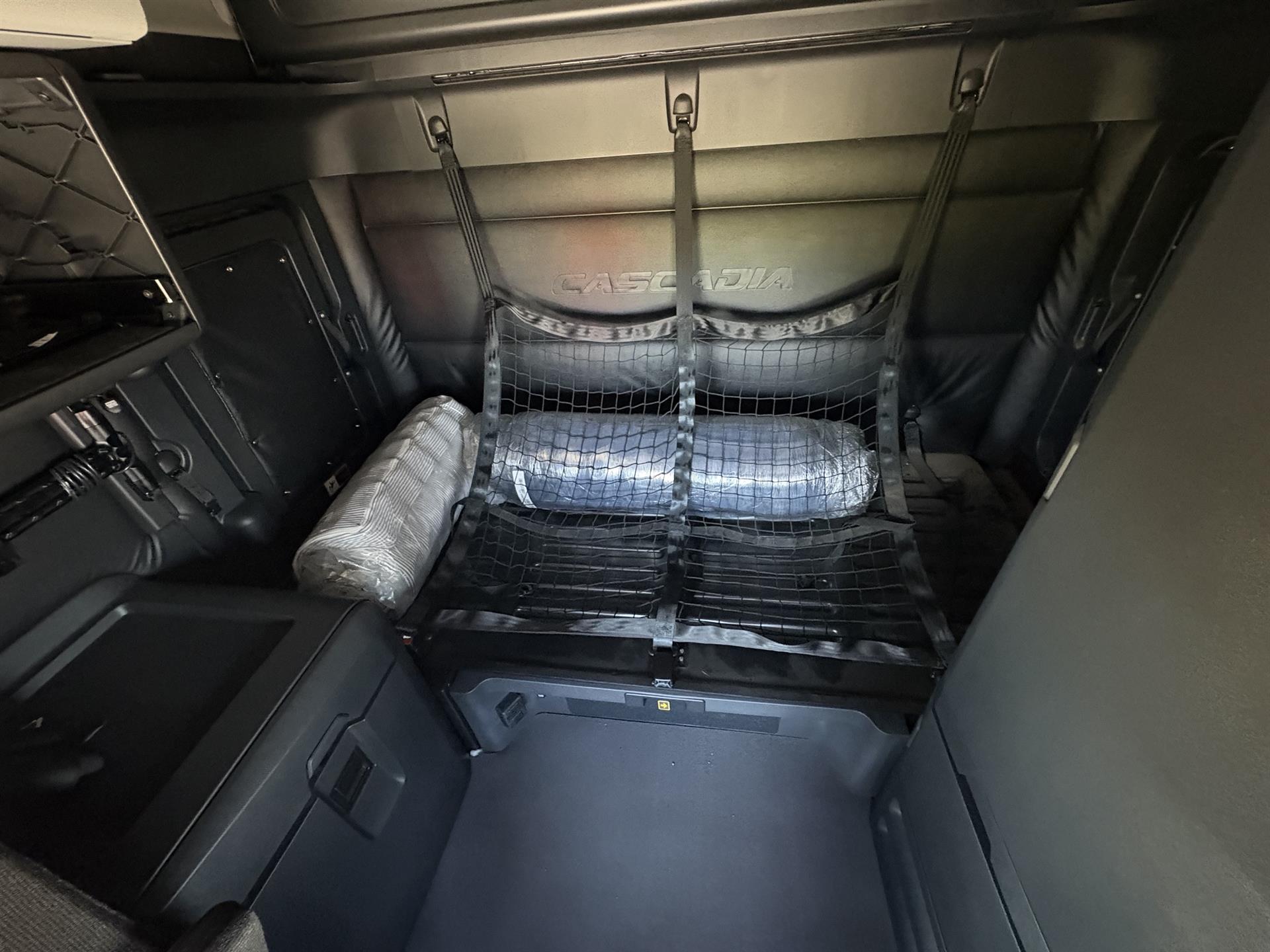 2026 Freightliner Cascadia in Inver Grove Heights, MN — photo 2