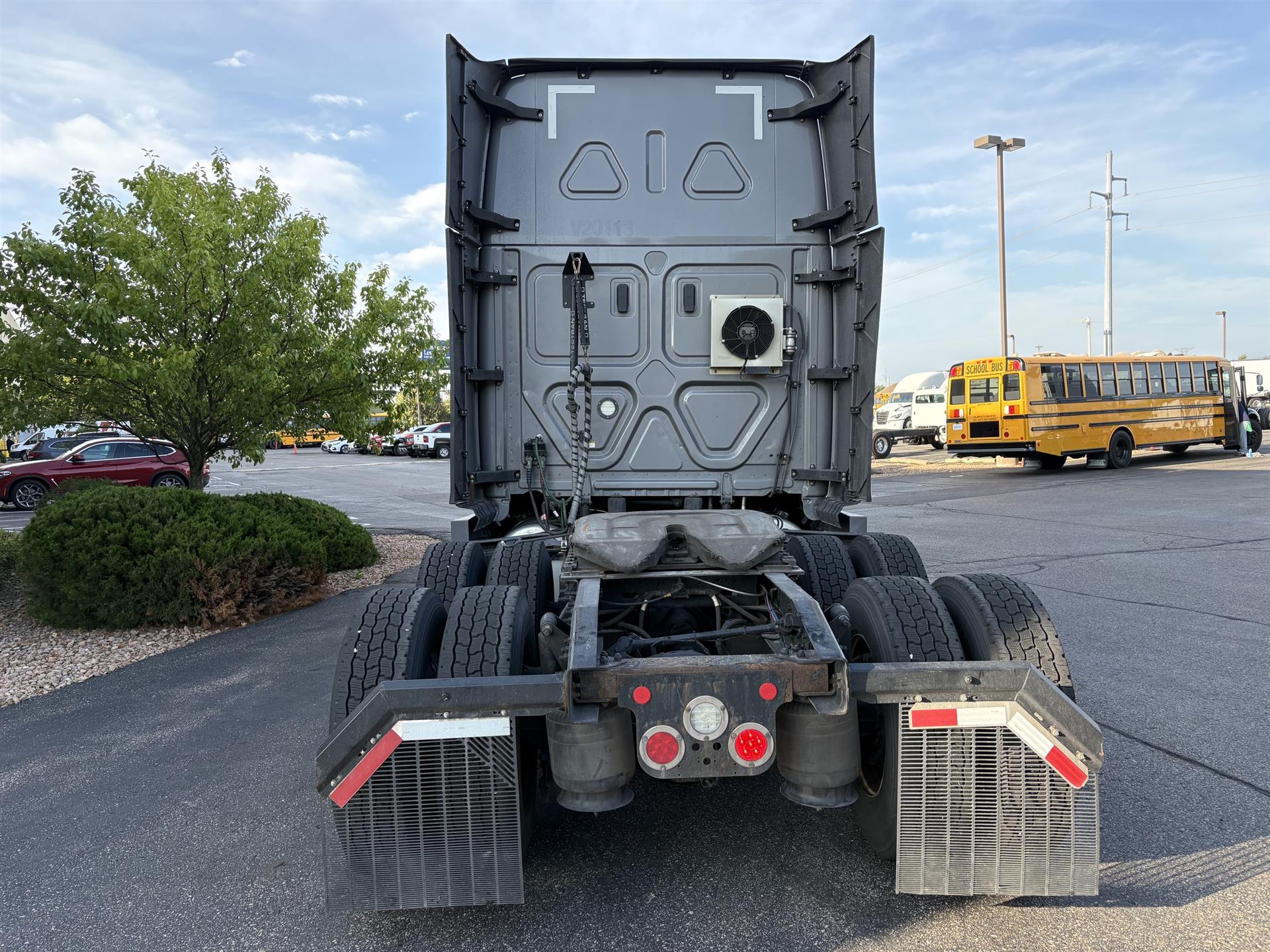 2022 Freightliner Cascadia in Inver Grove Heights, MN — photo 3