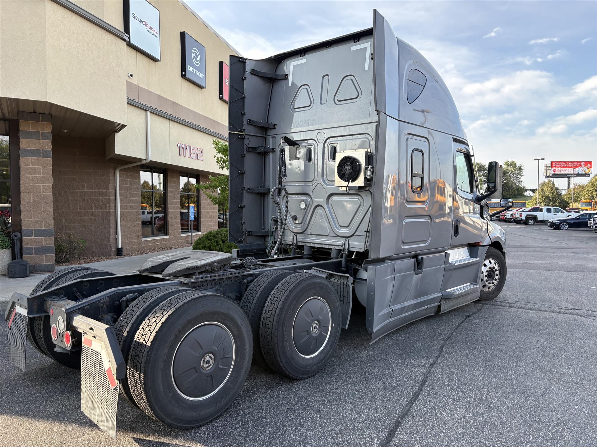 2022 Freightliner Cascadia in Inver Grove Heights, MN — photo 4