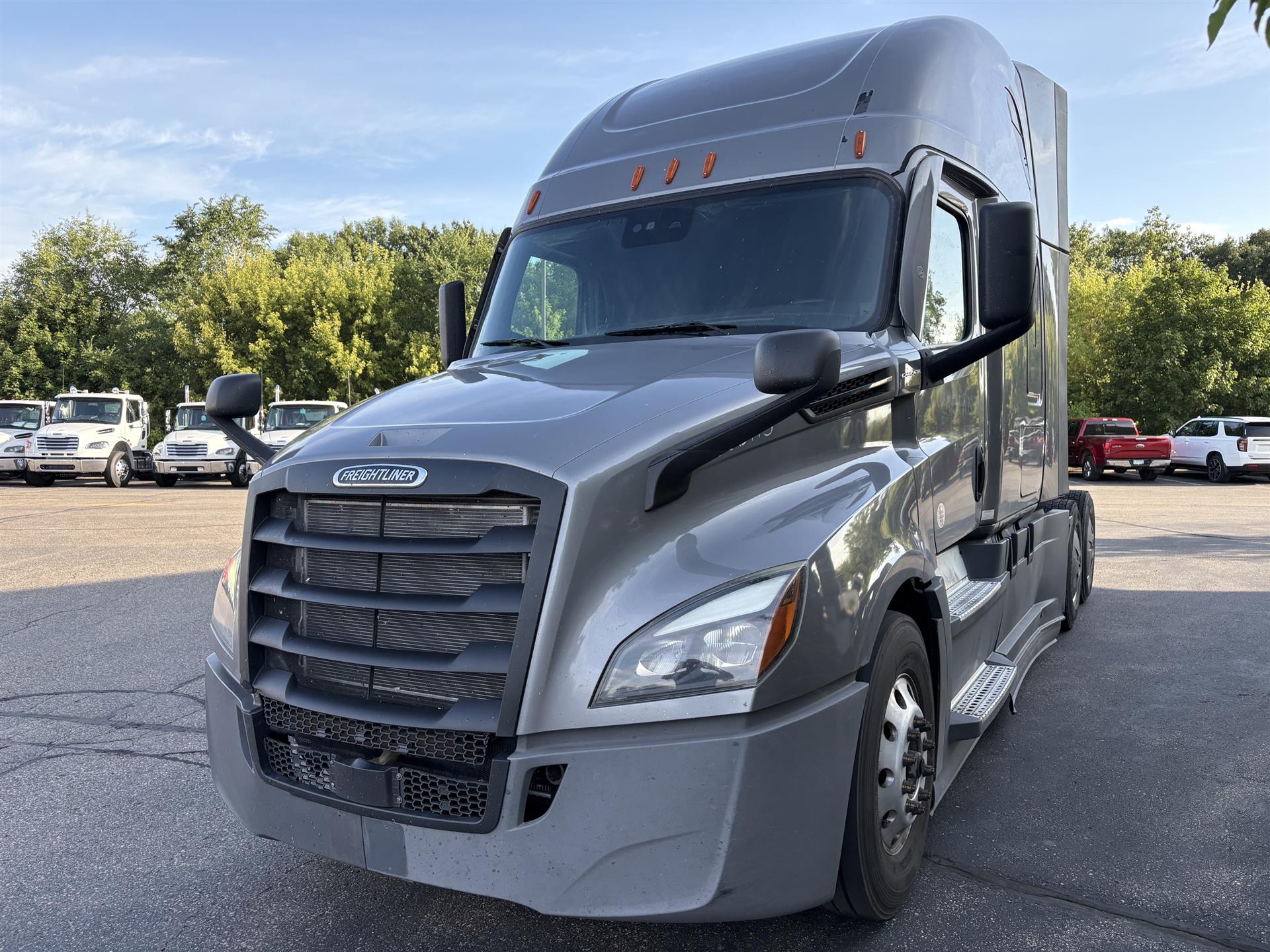 2022 Freightliner Cascadia in Inver Grove Heights, MN — photo 7