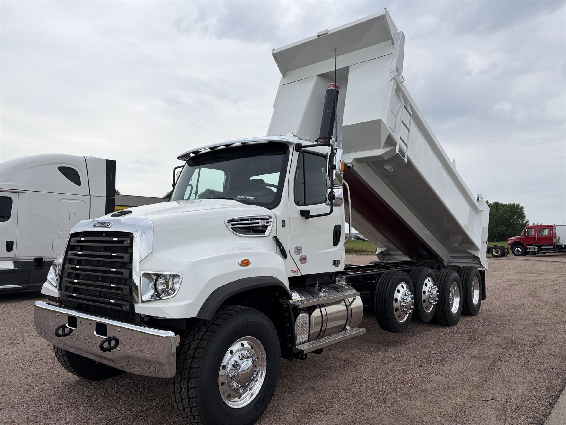 2027 Freightliner 114SD in Sioux Falls, SD — photo 2