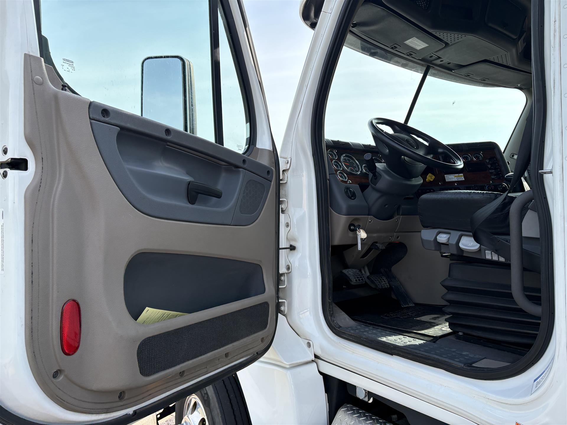 2020 Freightliner Cascadia in Sioux Falls, SD — photo 7