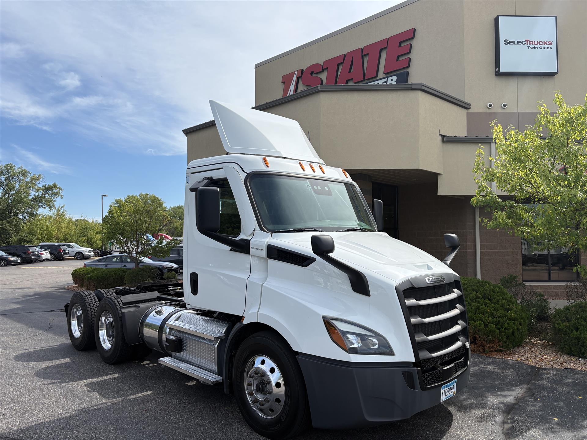 2022 Freightliner Cascadia in Inver Grove Heights, MN