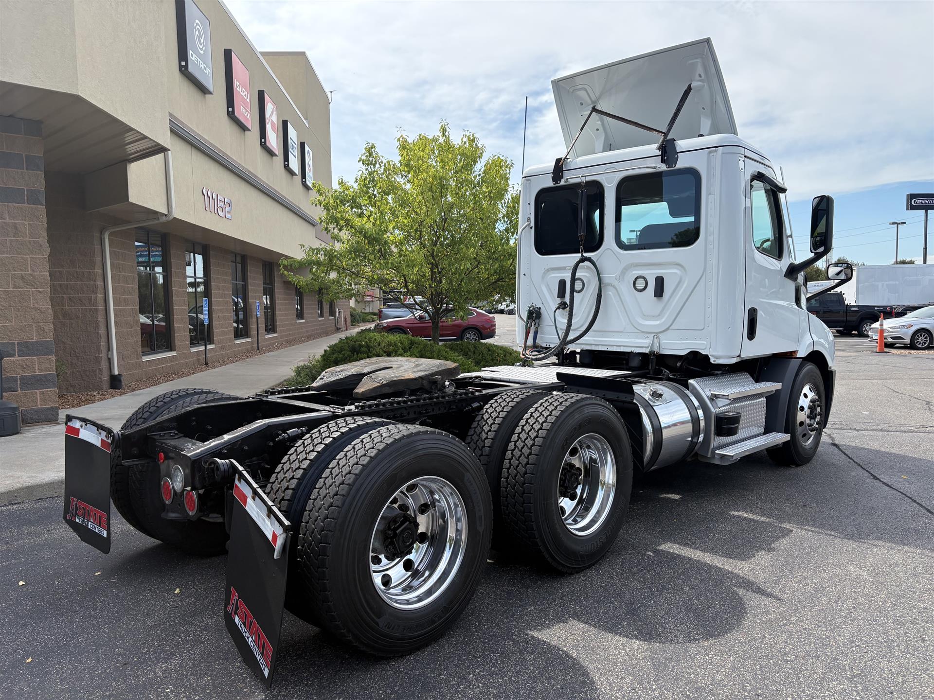 2022 Freightliner Cascadia in Inver Grove Heights, MN — photo 3