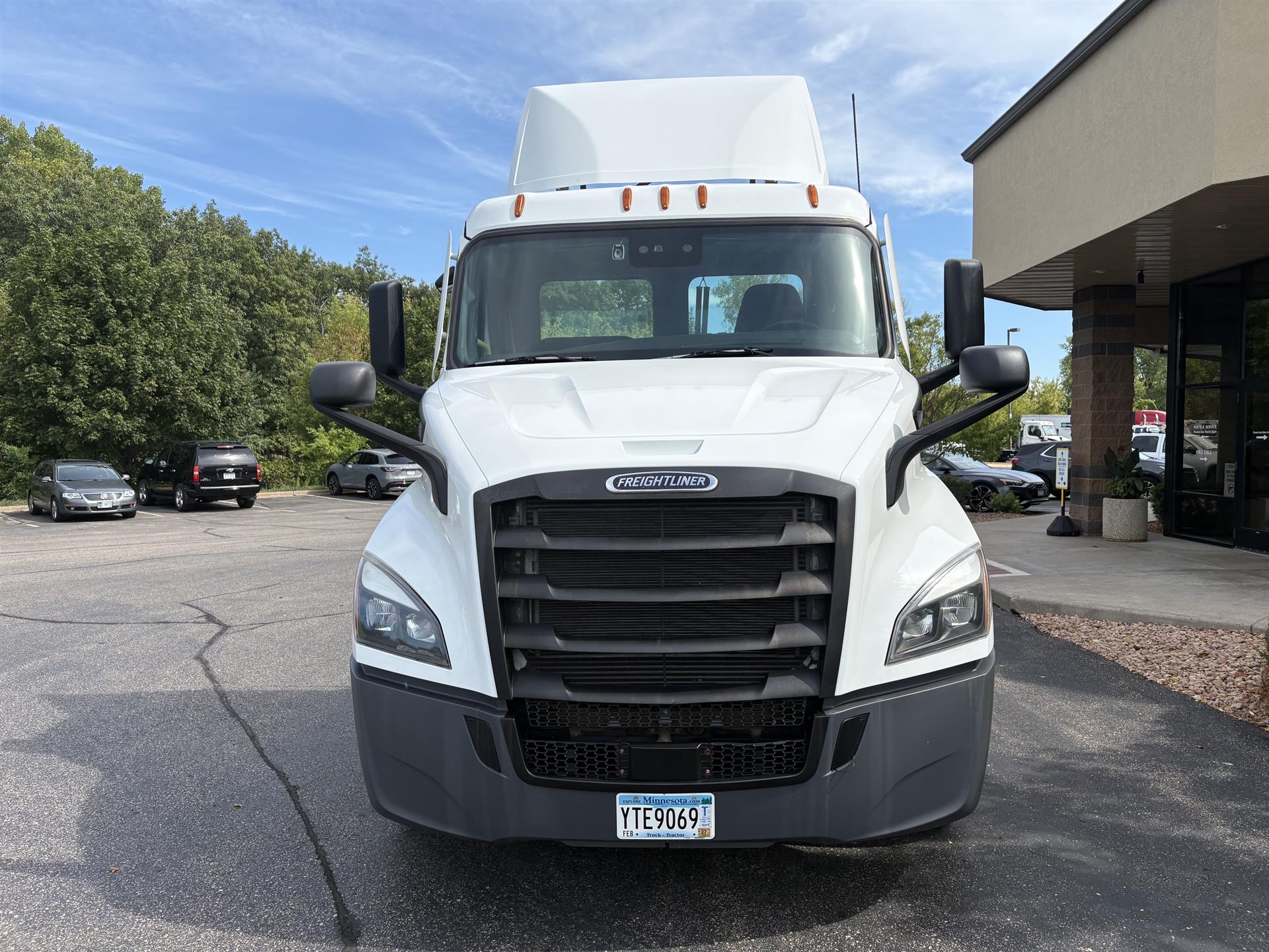 2022 Freightliner Cascadia in Inver Grove Heights, MN — photo 8