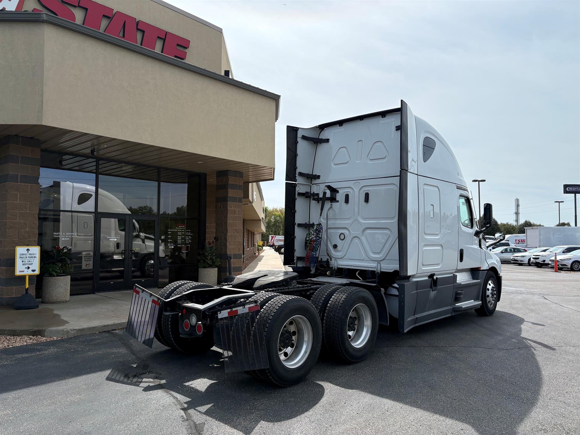 2024 Freightliner Cascadia in Inver Grove Heights, MN — photo 3