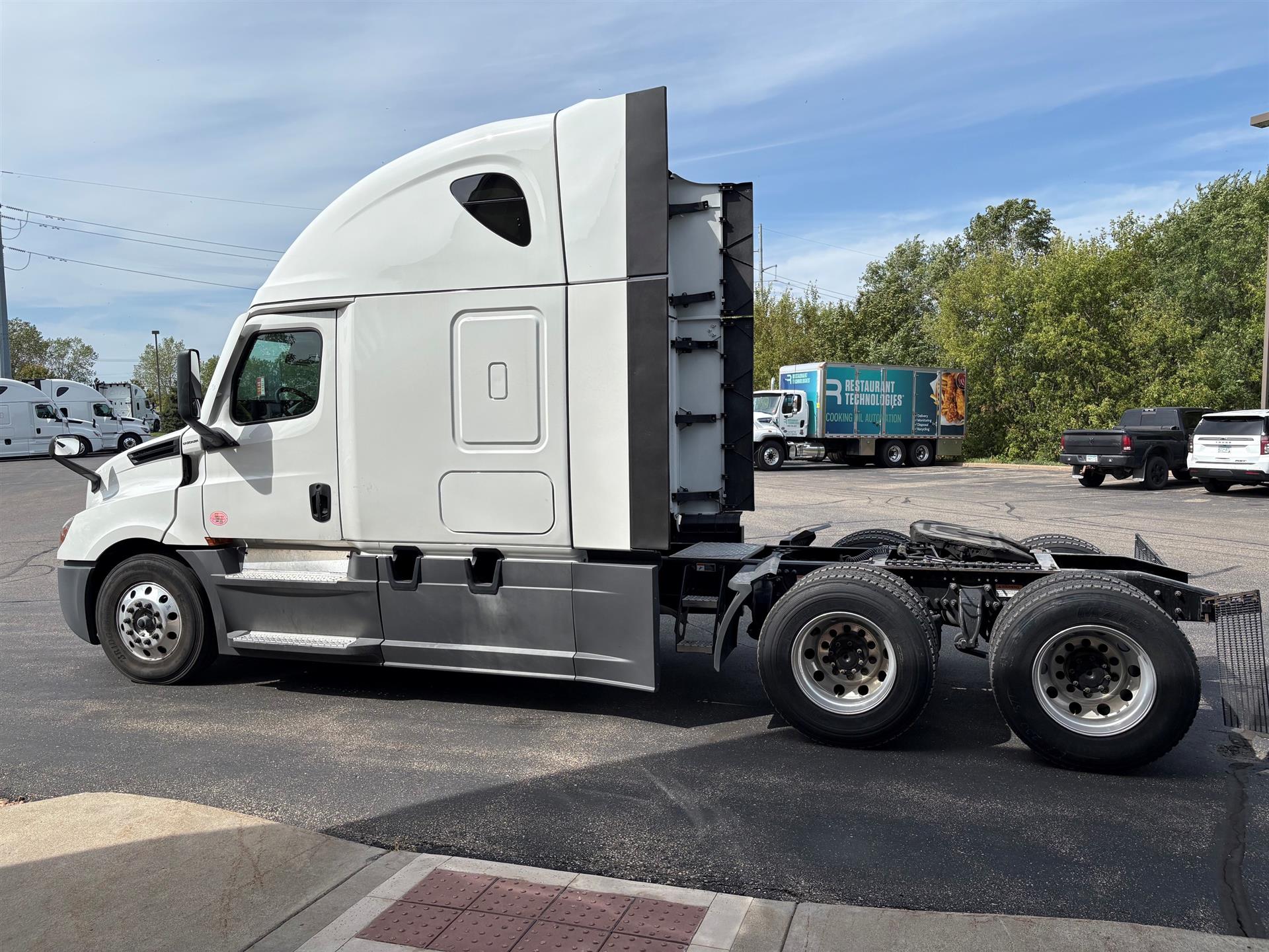 2024 Freightliner Cascadia in Inver Grove Heights, MN — photo 2