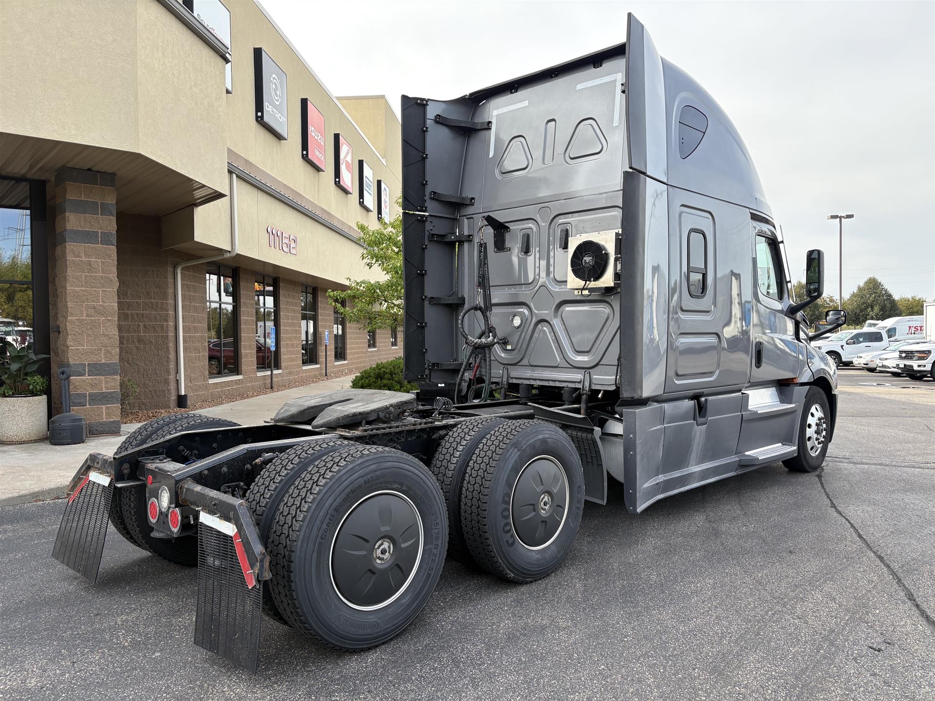 2022 Freightliner Cascadia in Inver Grove Heights, MN — photo 3