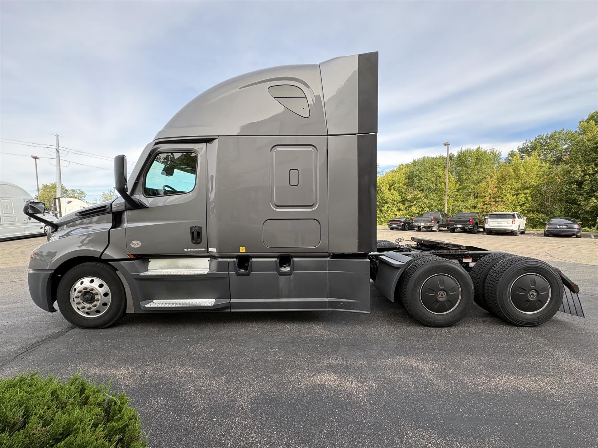 2022 Freightliner Cascadia in Inver Grove Heights, MN — photo 6