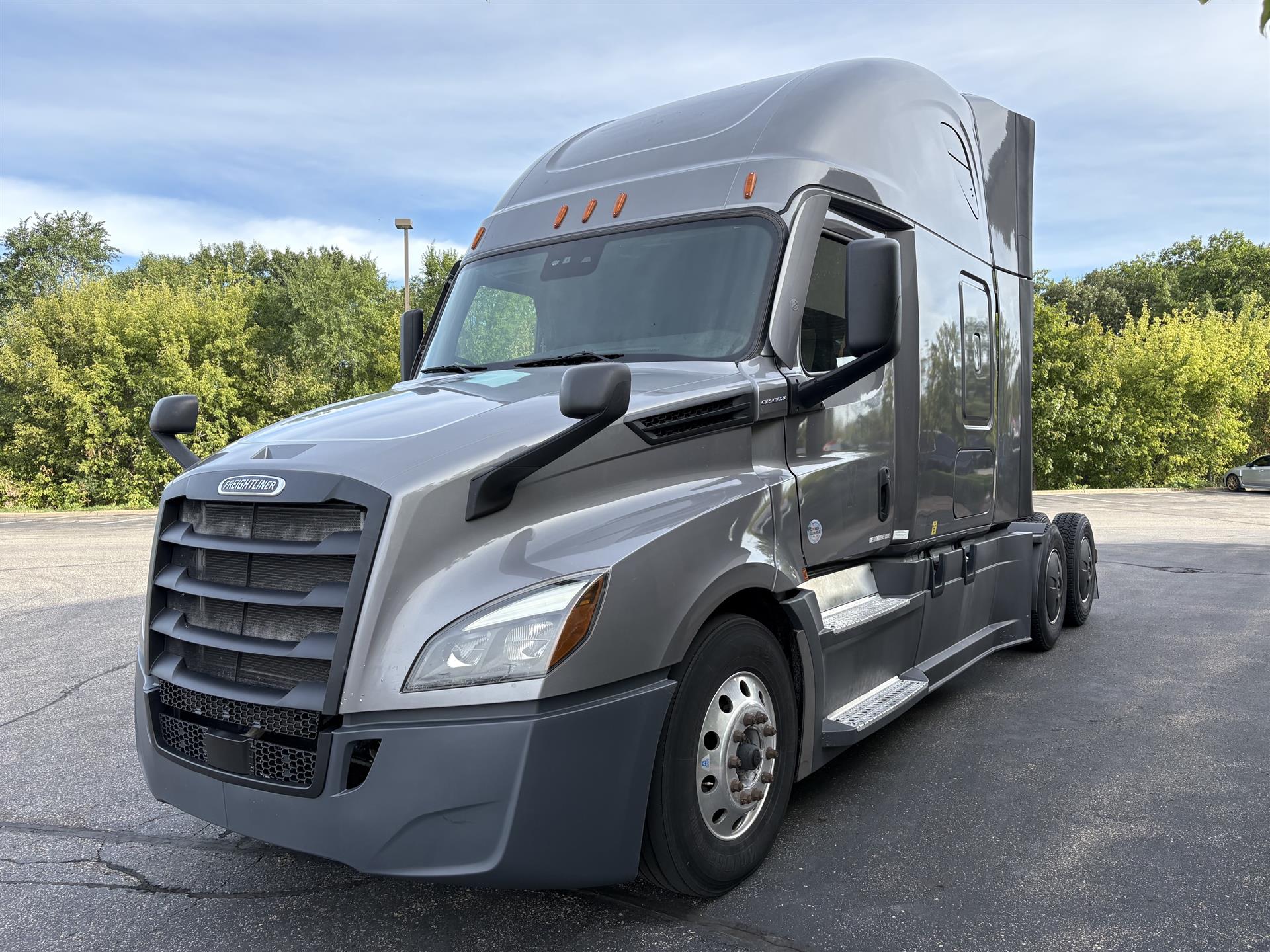 2022 Freightliner Cascadia in Inver Grove Heights, MN — photo 7