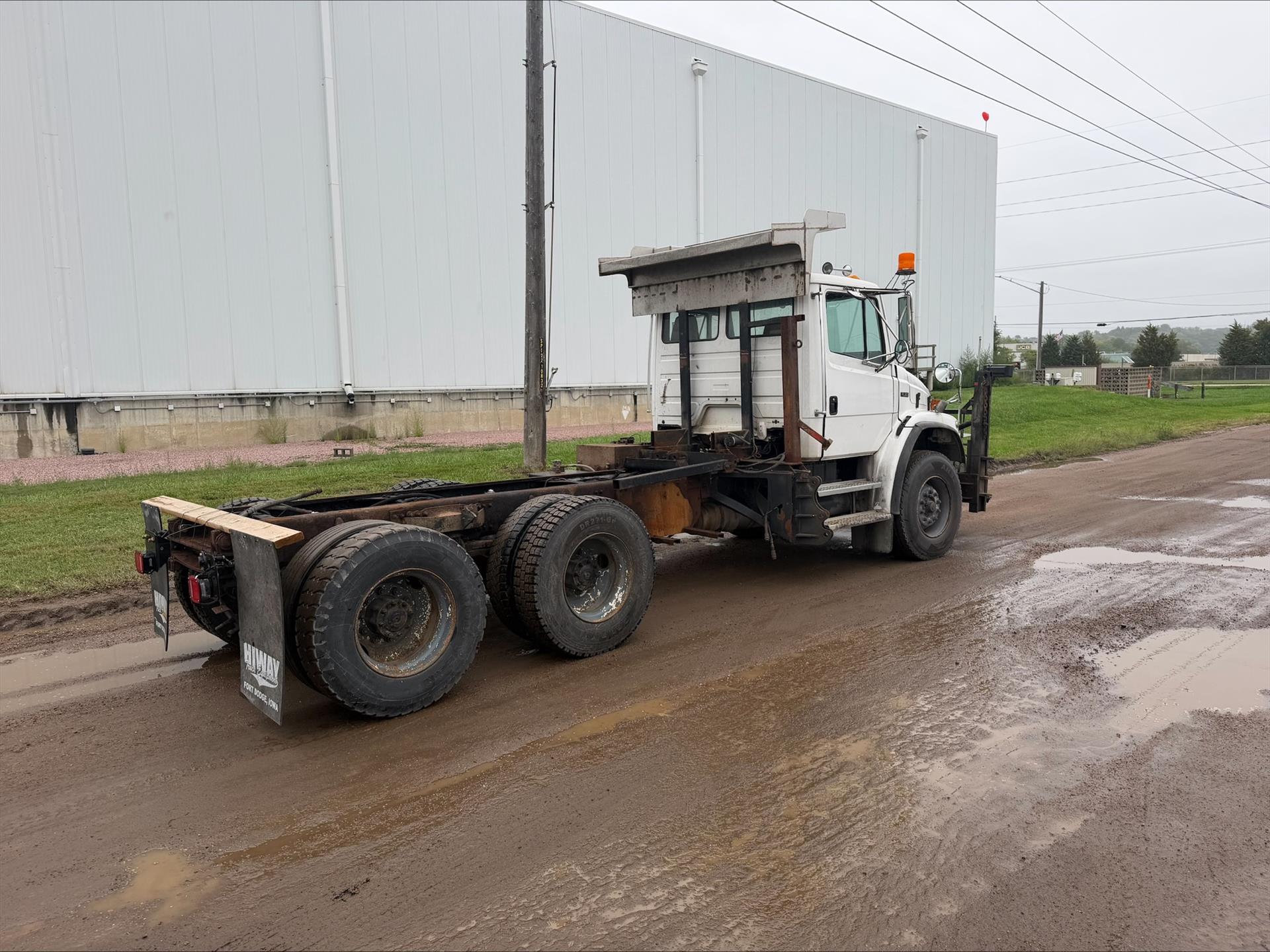 2002 Freightliner in Sioux City, IA — photo 2