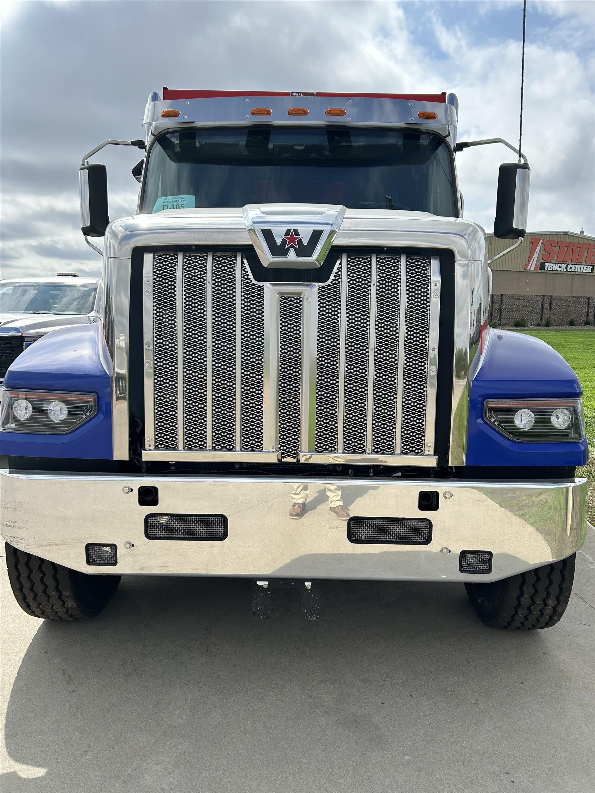 2027 Western Star 49X in Sioux Falls, SD — photo 2