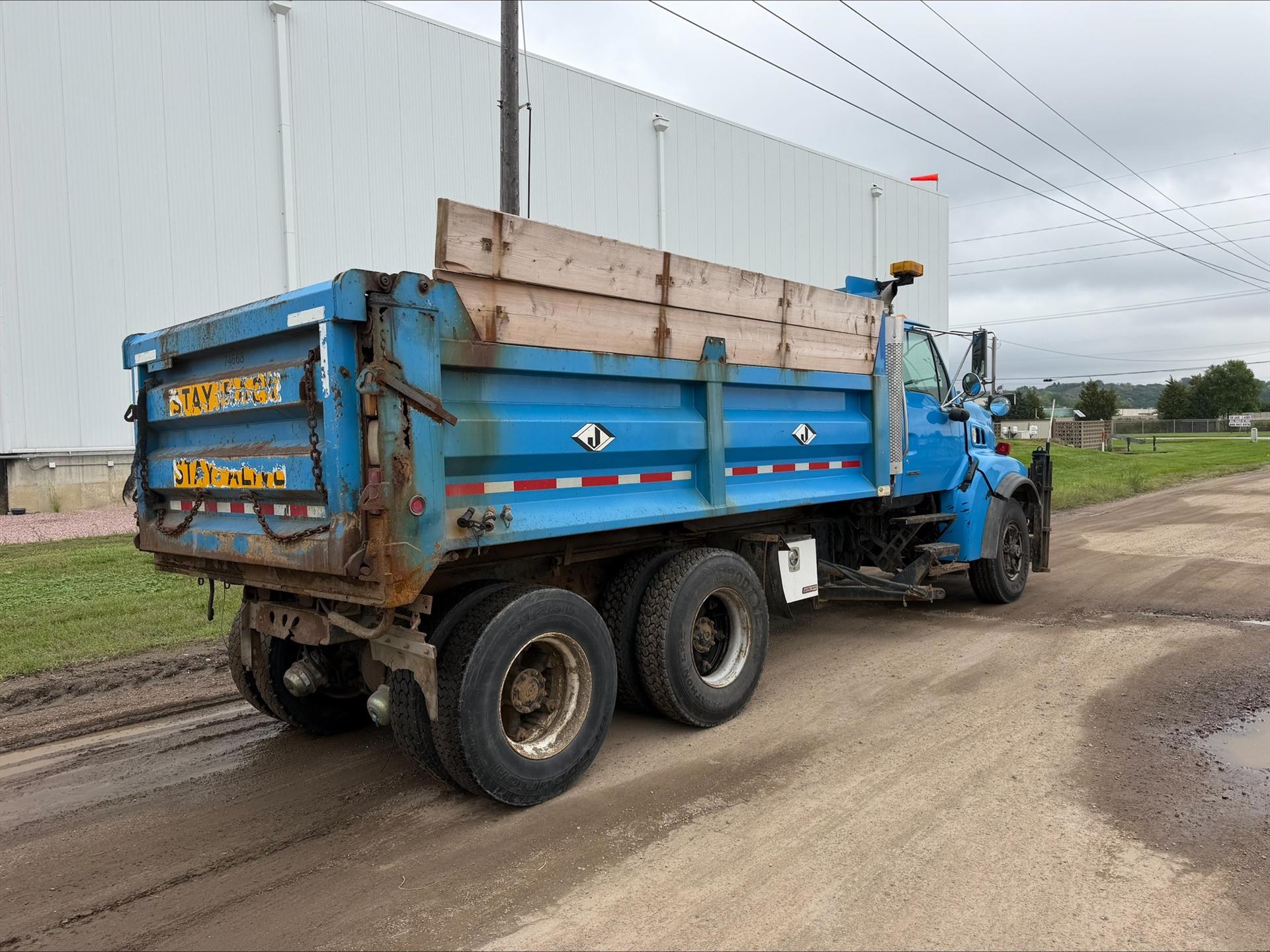 2002 Sterling L-Line in Sioux City, IA — photo 2
