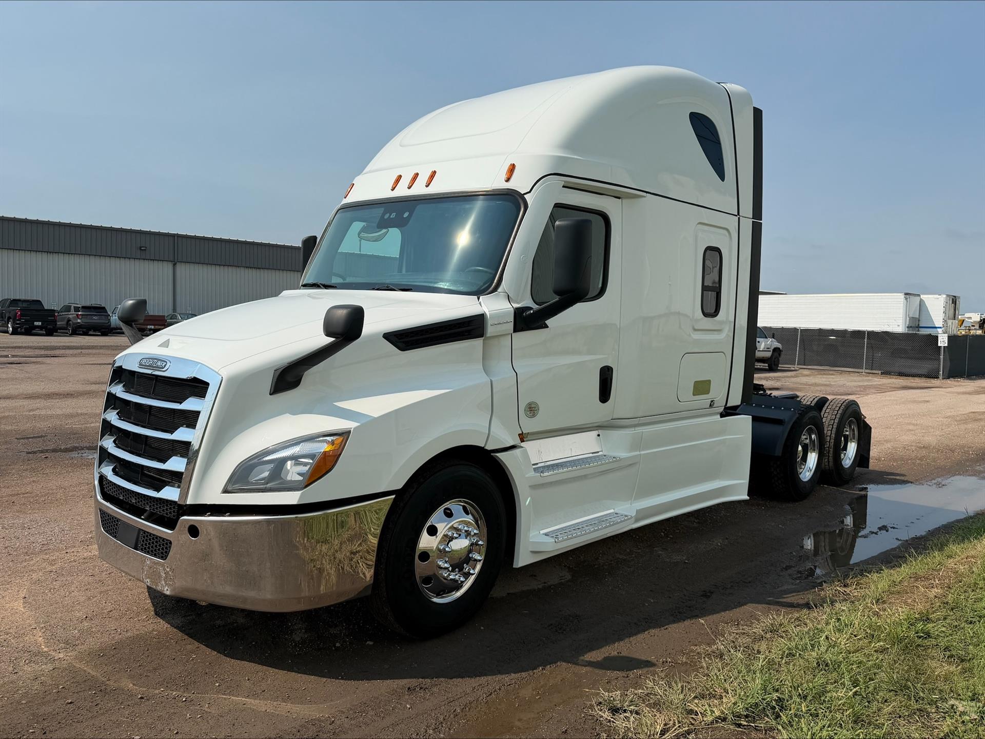 2022 Freightliner Cascadia in Sioux City, IA — photo 4