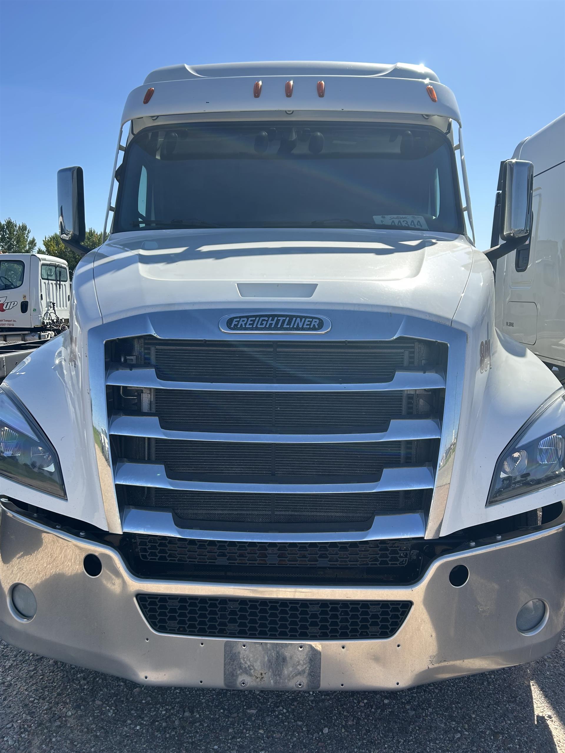 2022 Freightliner Cascadia in Sioux Falls, SD — photo 2