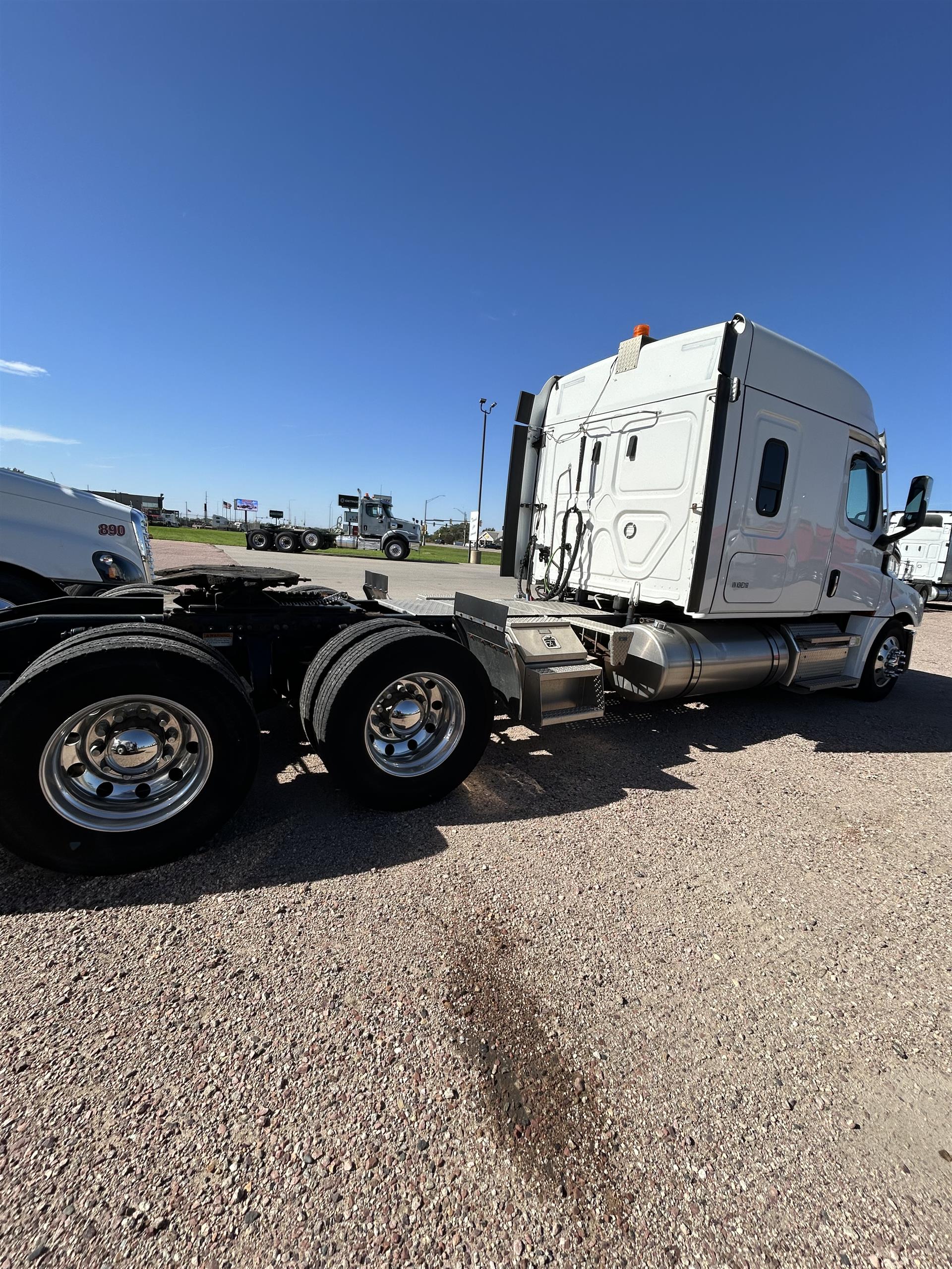 2022 Freightliner Cascadia in Sioux Falls, SD — photo 4