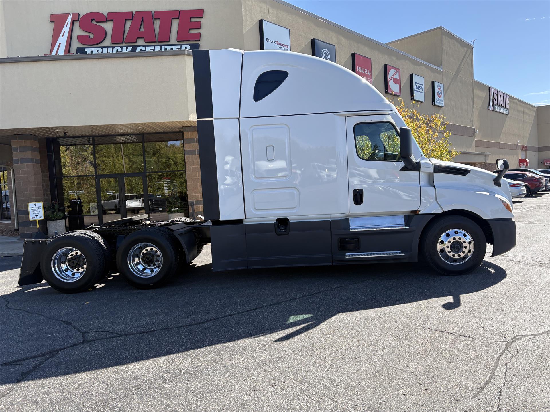 2024 Freightliner Cascadia in Inver Grove Heights, MN — photo 2