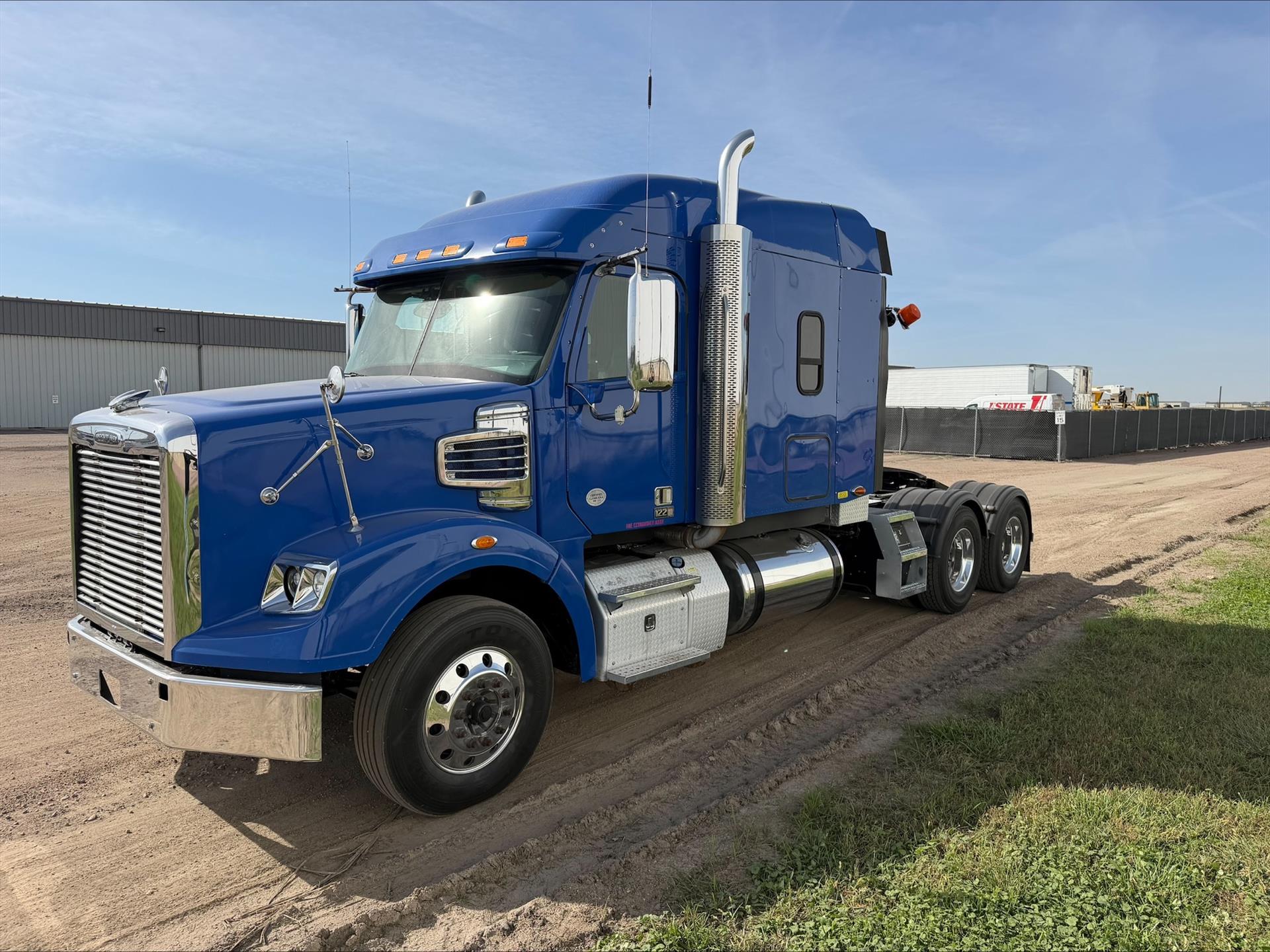 2017 Freightliner 122SD in Sioux City, IA — photo 4