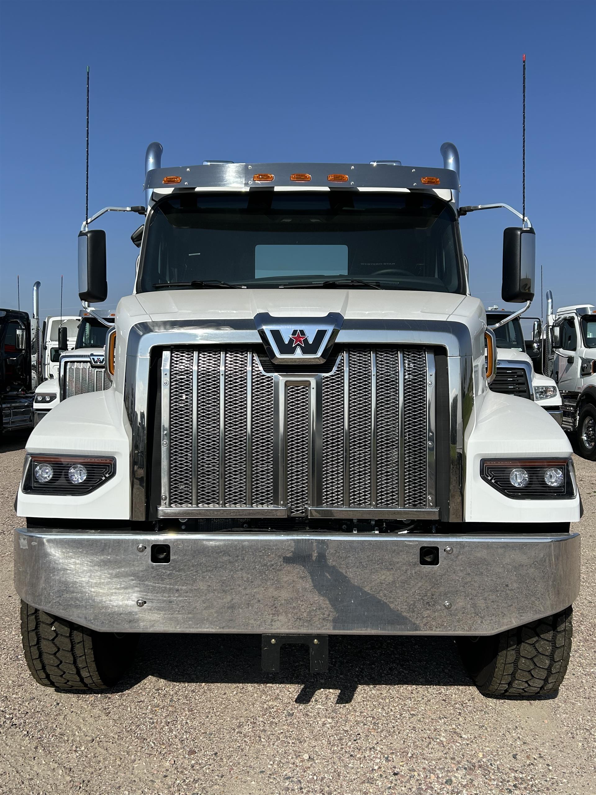 2027 Western Star 47X in Sioux Falls, SD — photo 2
