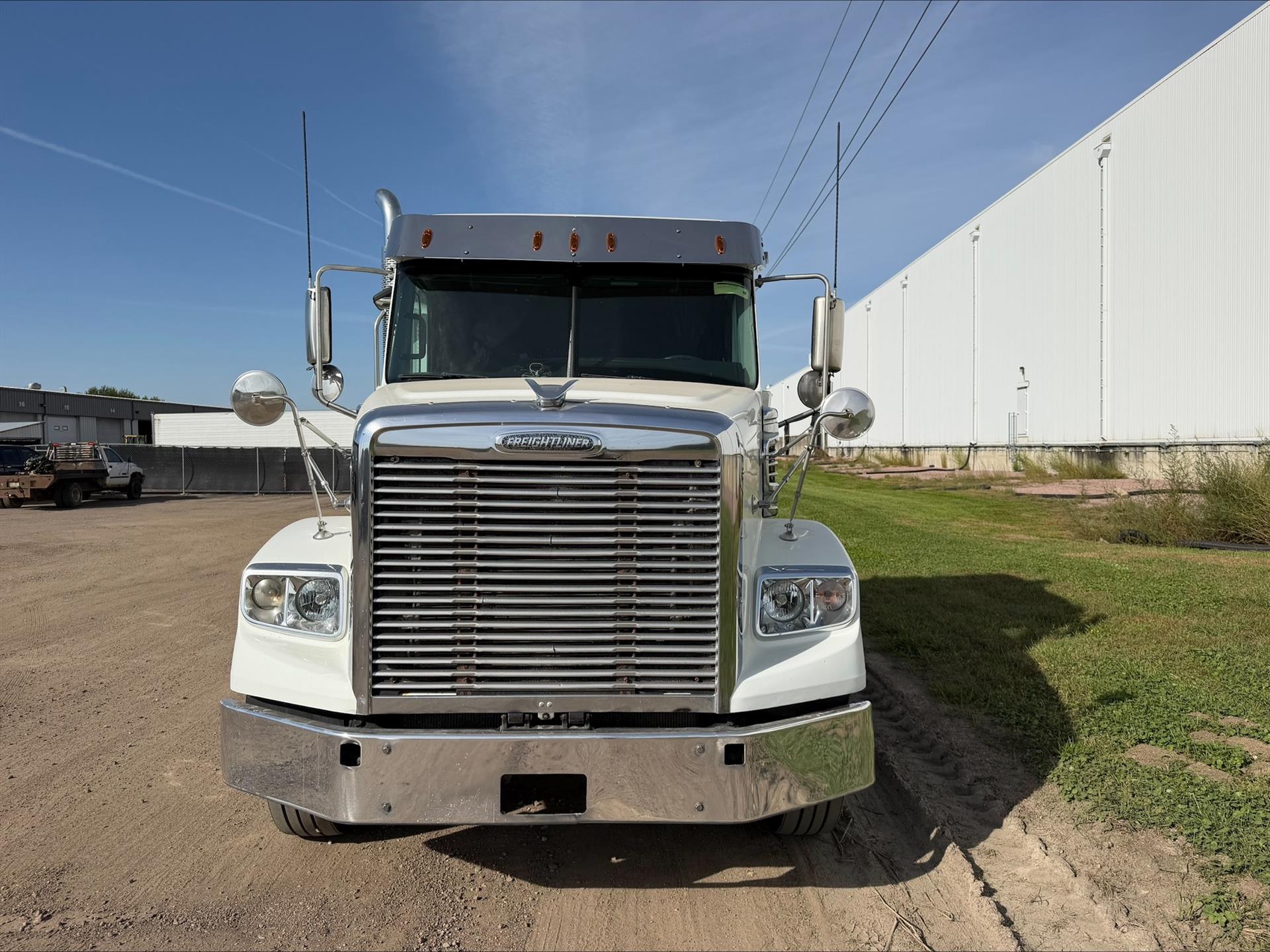 2020 Freightliner 122SD in Sioux City, IA — photo 5
