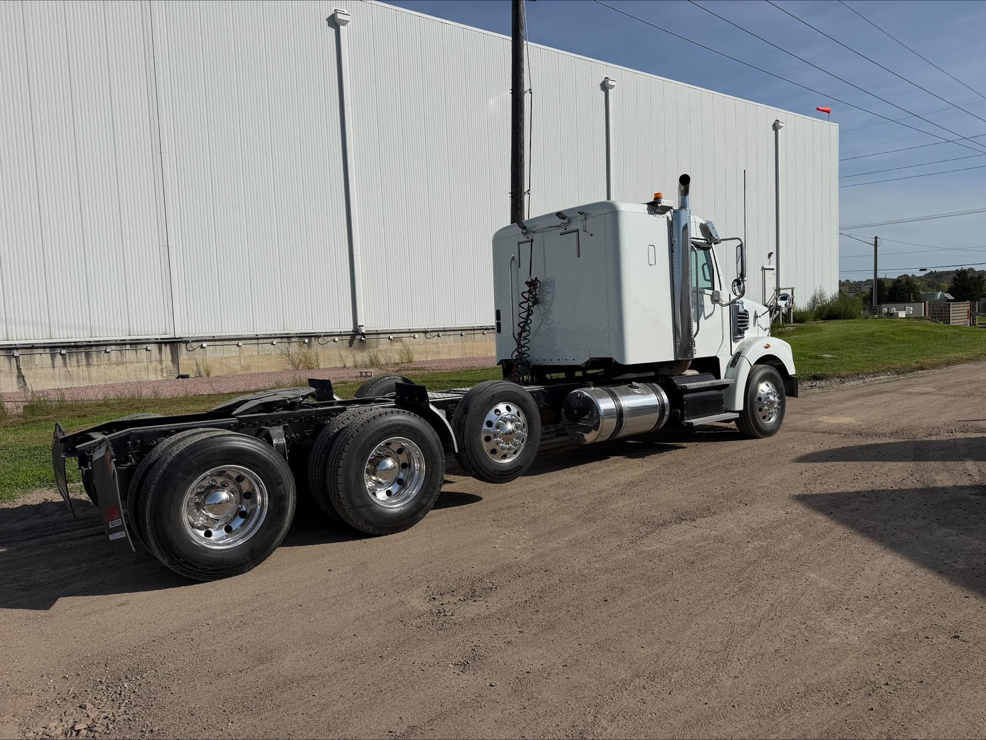 2020 Freightliner 122SD in Sioux City, IA — photo 2