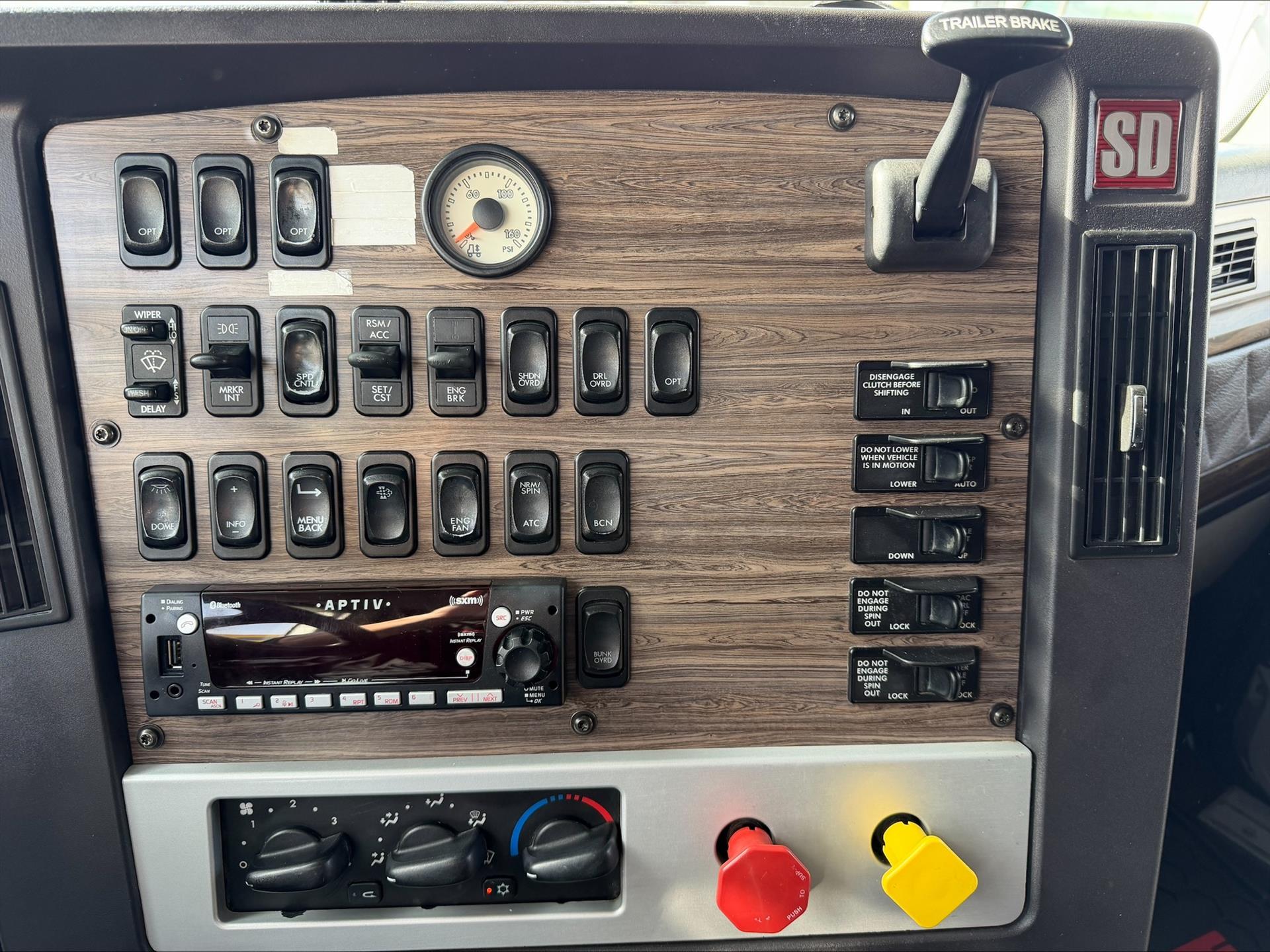 2020 Freightliner 122SD in Sioux City, IA — photo 8