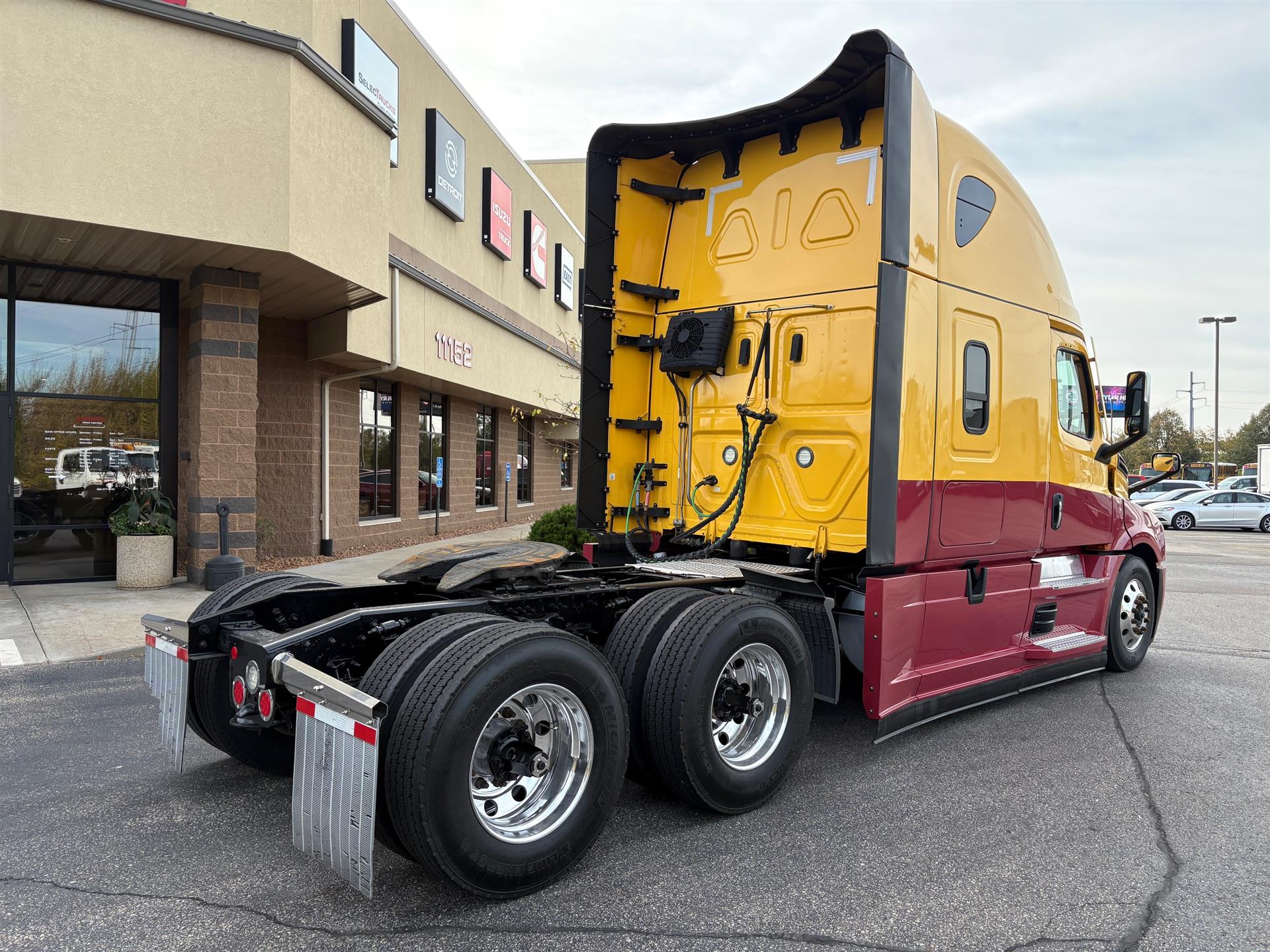 2022 Freightliner Cascadia in Inver Grove Heights, MN — photo 3