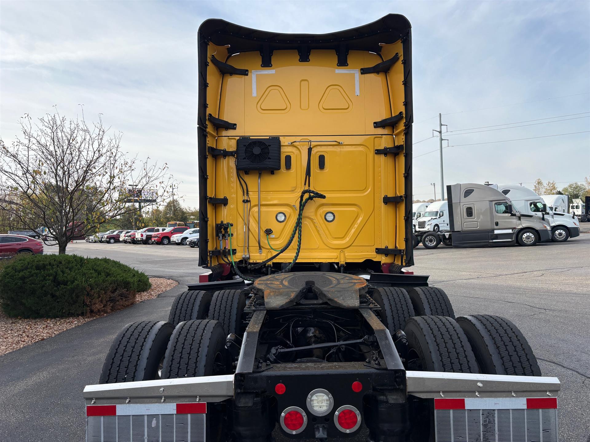 2022 Freightliner Cascadia in Inver Grove Heights, MN — photo 4