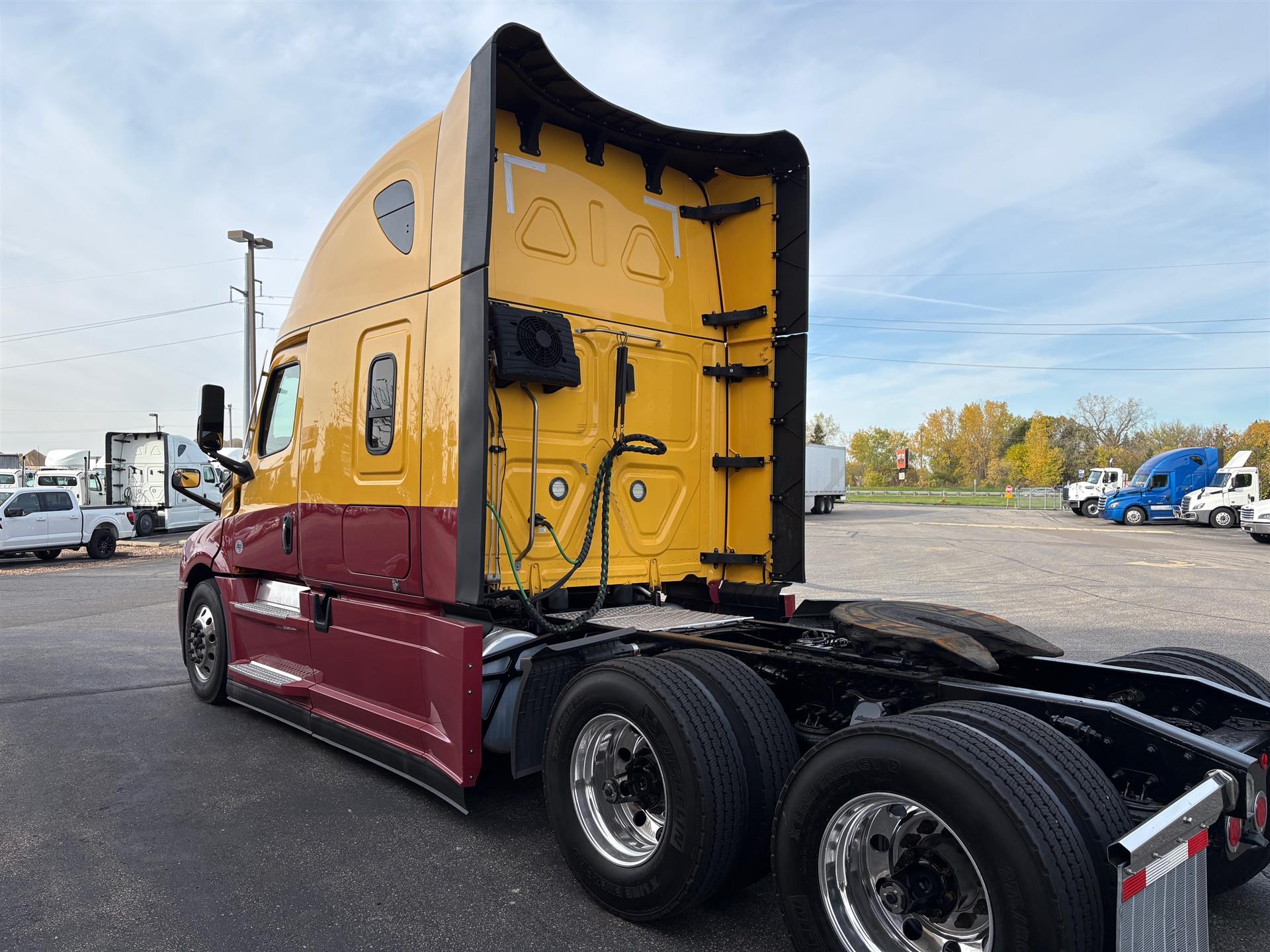 2022 Freightliner Cascadia in Inver Grove Heights, MN — photo 5