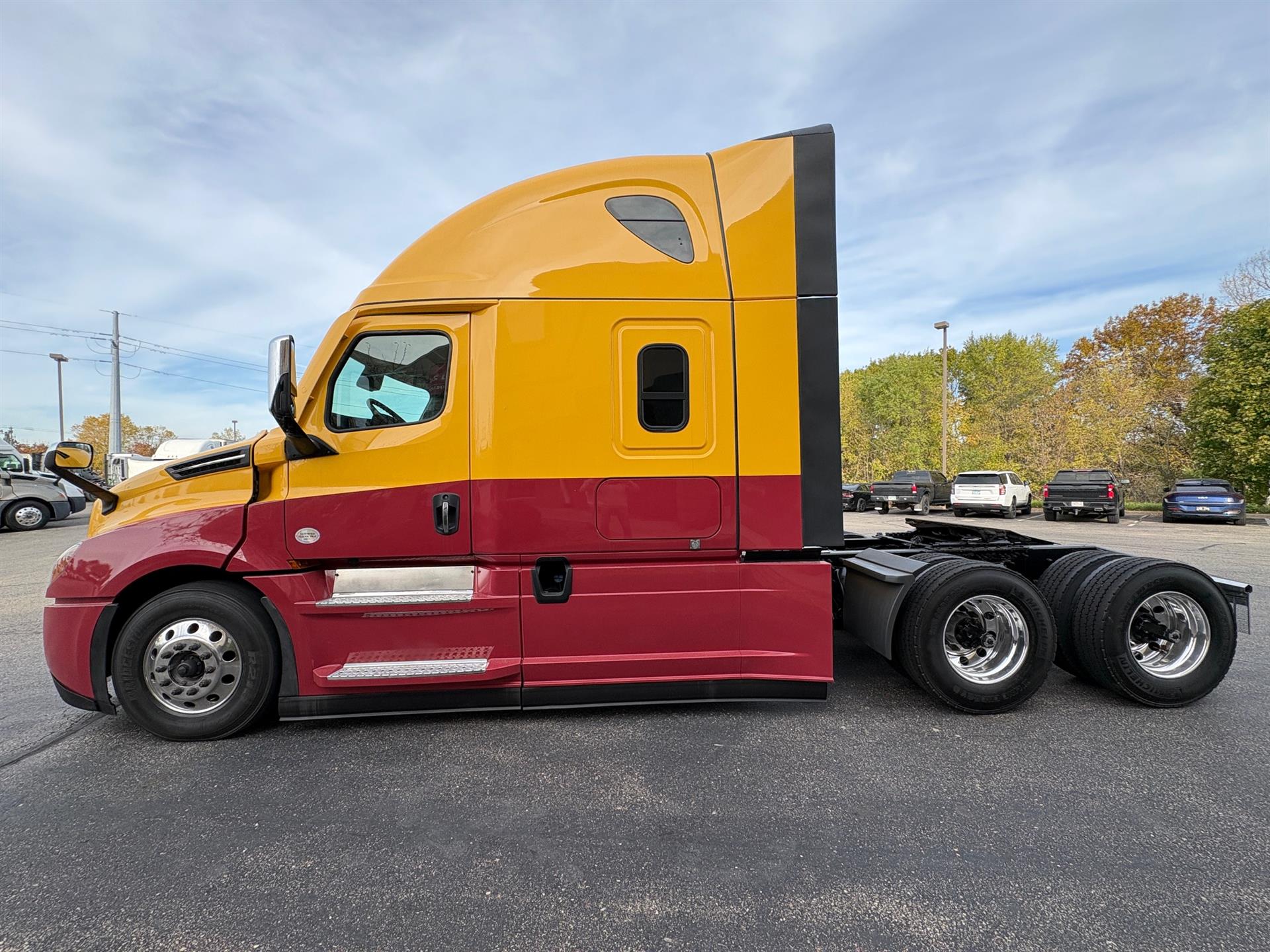 2022 Freightliner Cascadia in Inver Grove Heights, MN — photo 6
