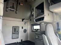 2021 Volvo VNL64T760