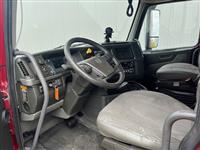 2021 Volvo VNL64T760