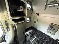 2021 Volvo VNL64T760
