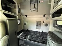 2021 Volvo VNL64T760