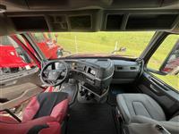 2021 Volvo VNL64T760