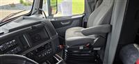 2021 Volvo VNL64T760
