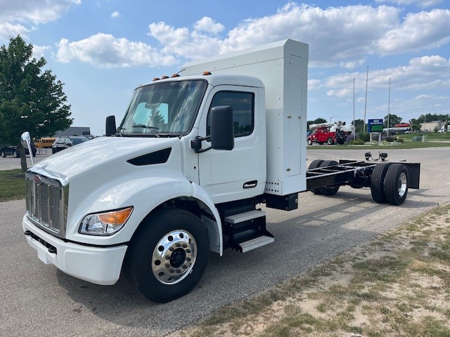 2023 Peterbilt 536