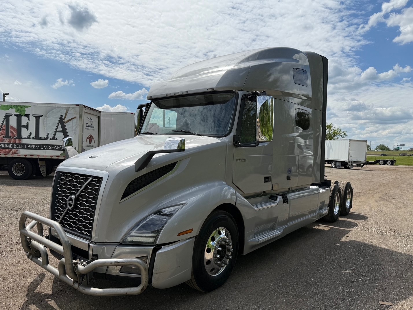 2021 Volvo VNL64T760