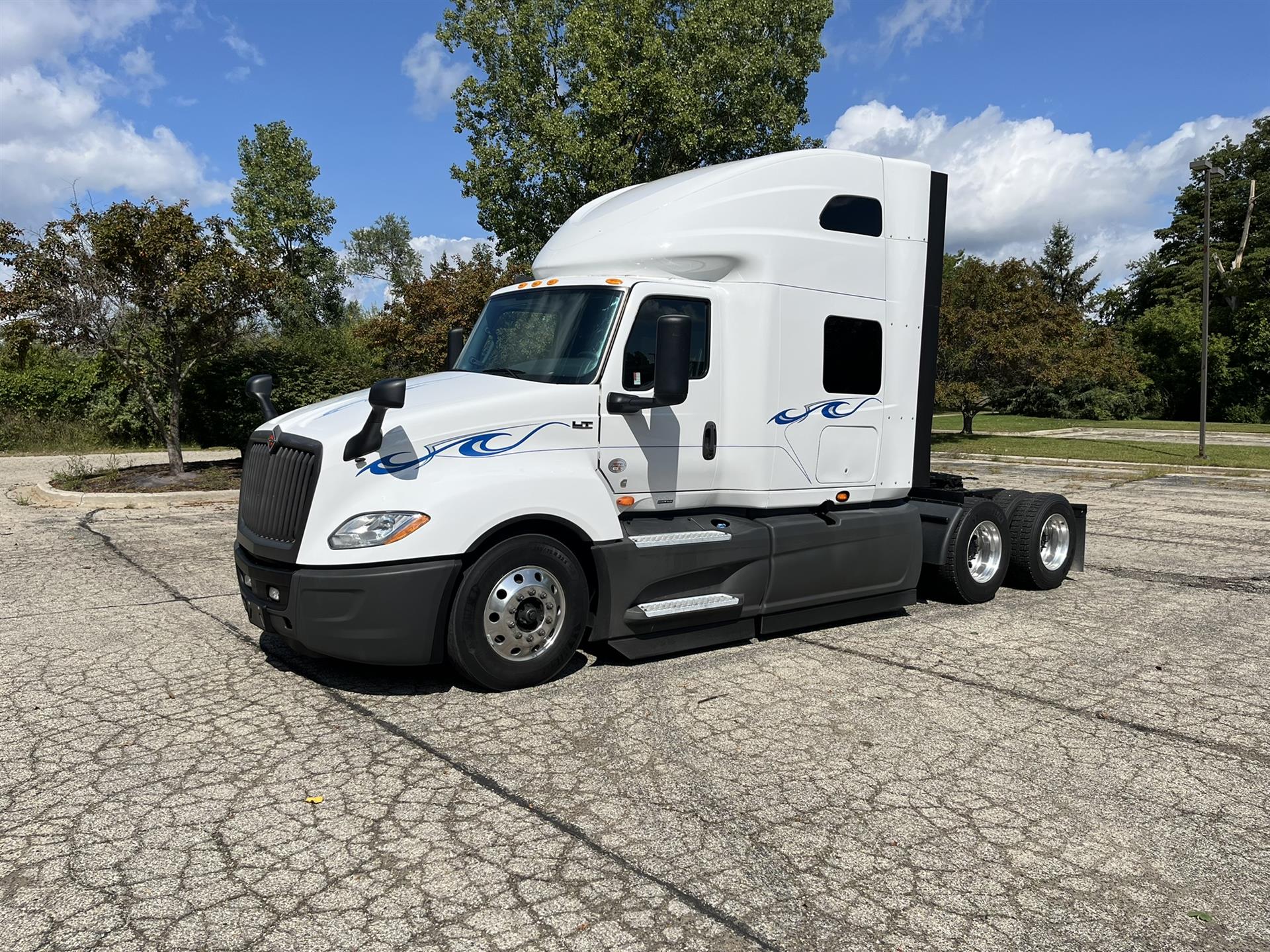 2023 International LT625