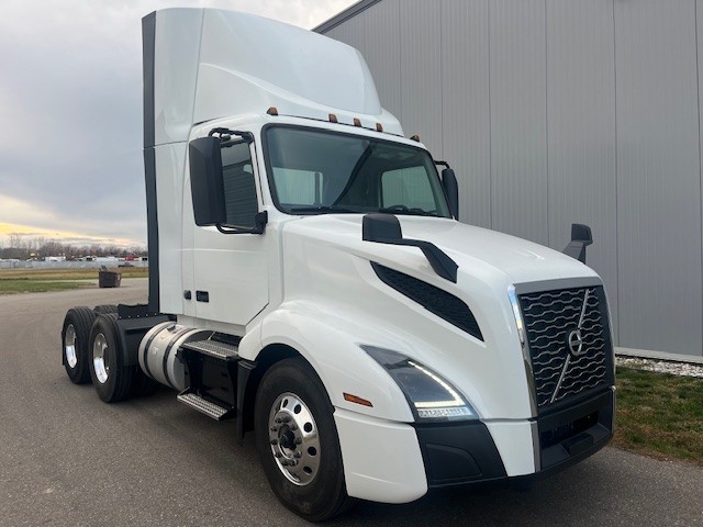 2023 Volvo VNL300